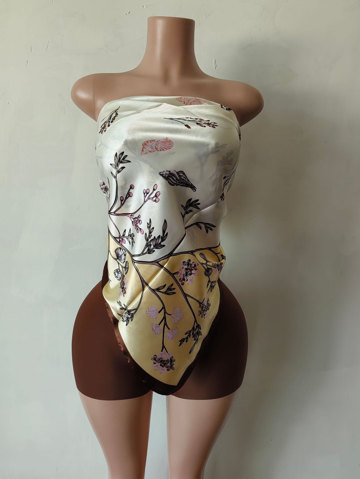 Fashionable Women's Print Sexy Strapless Two Piece Shorts Set 7