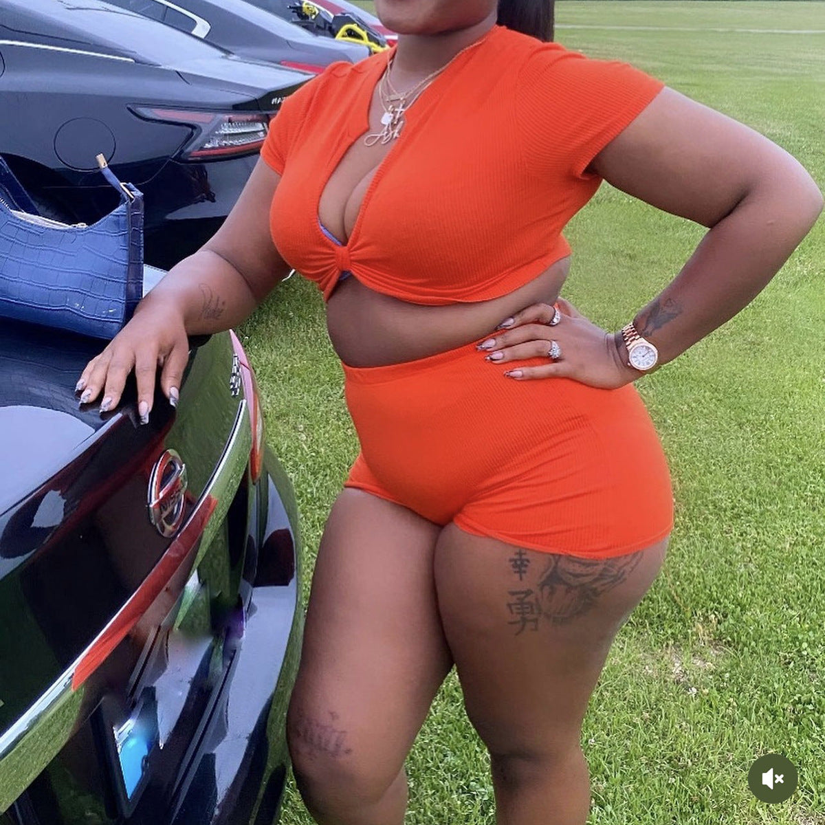 Women sexy v-neck crop top and shorts two-piece suit 3