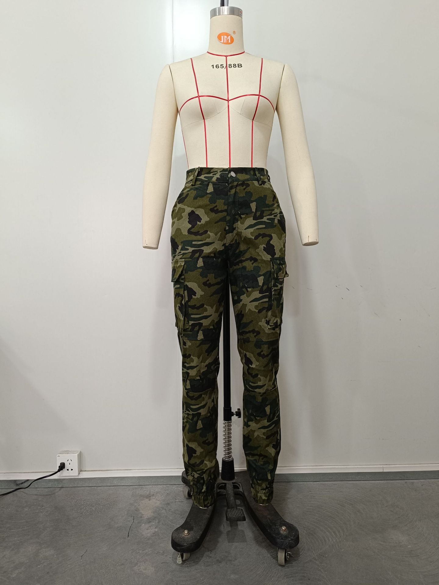 Women camouflage print trousers 16