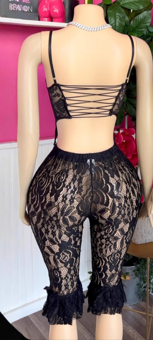 Women Sexy Lace Hollow Top and See-Through Cropped Pants Two-piece Set 3