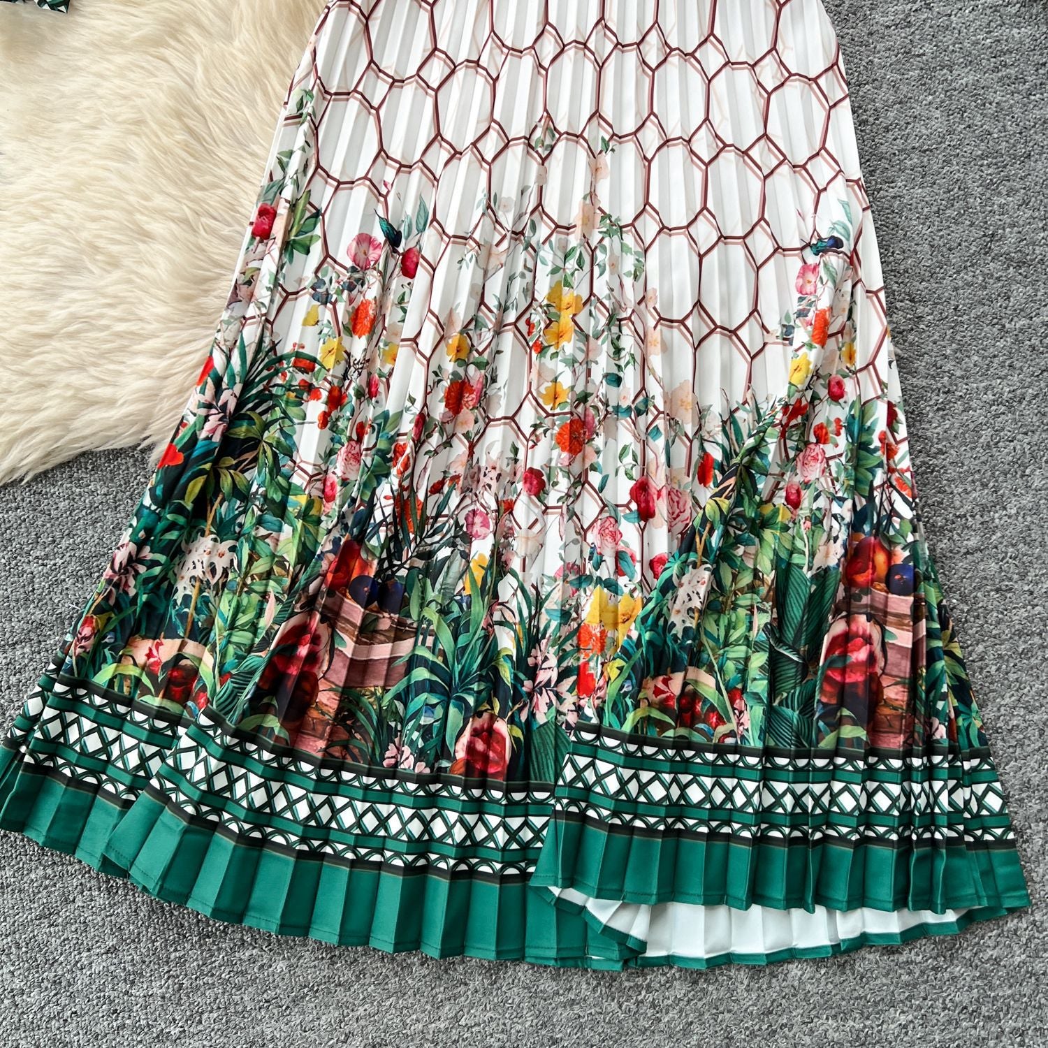 Fashion Women's Contrast Color Print Long Sleeved Shirt High Waist Pleated Skirt Two Piece Set 13