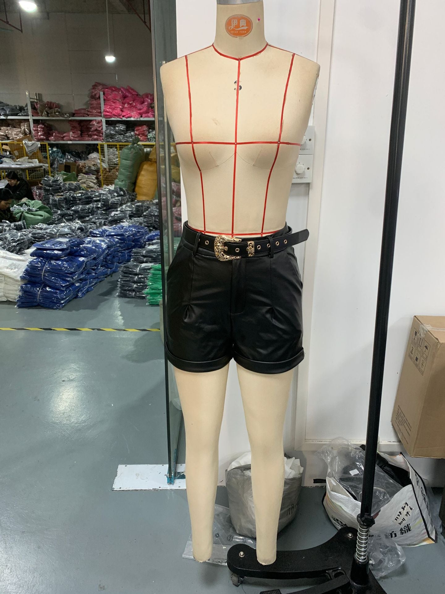 Women Pu Leather Belt Solid Shorts 7