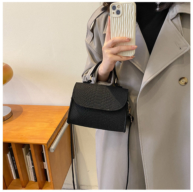 Underarm bag Korean spring popular felt bag crocodile pattern indentation Messenger bag Small square bag Shoulder bag 13