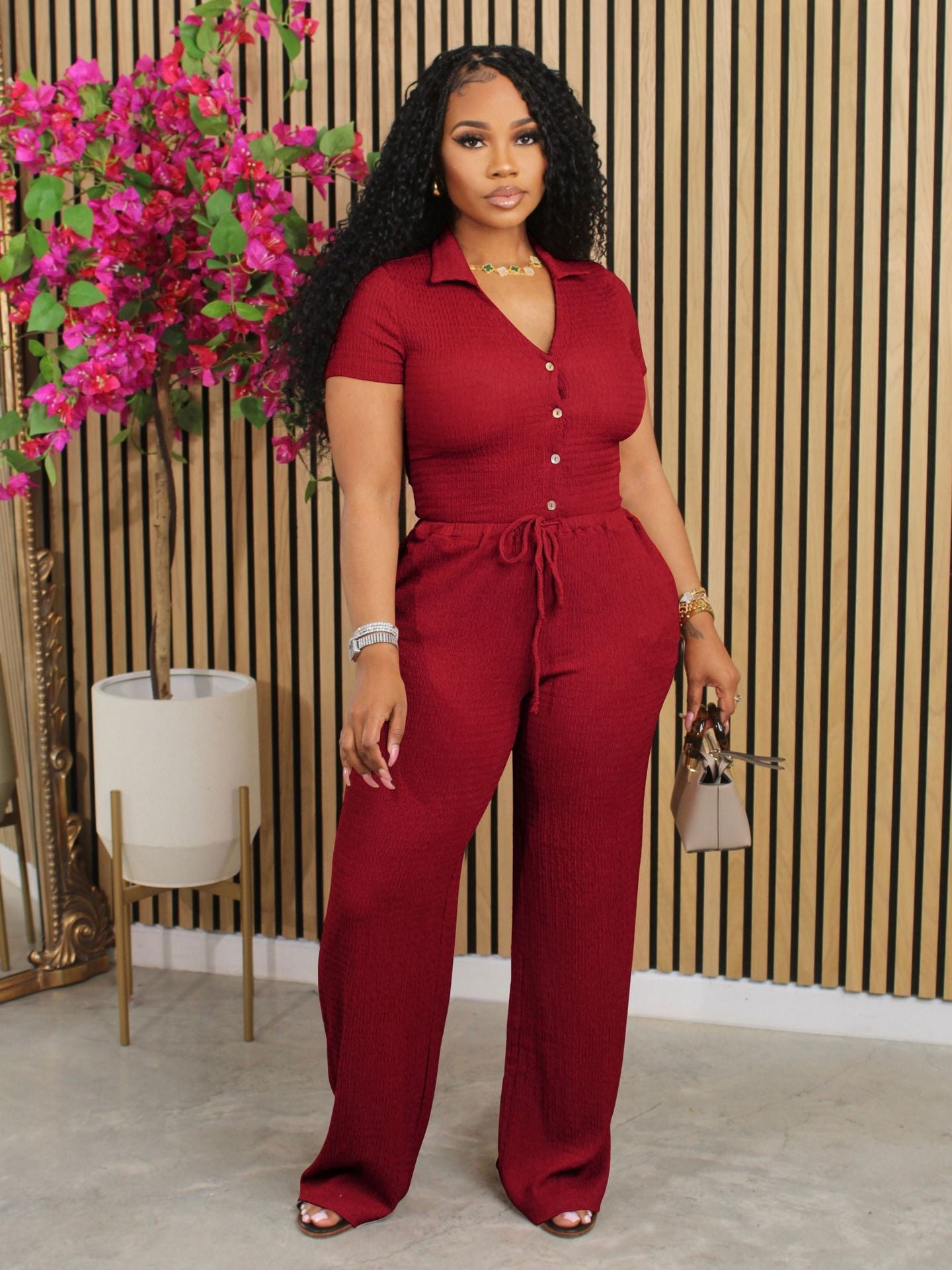 Women short-sleeved loose pleated v-neck shirt and trousers two-piece set 3