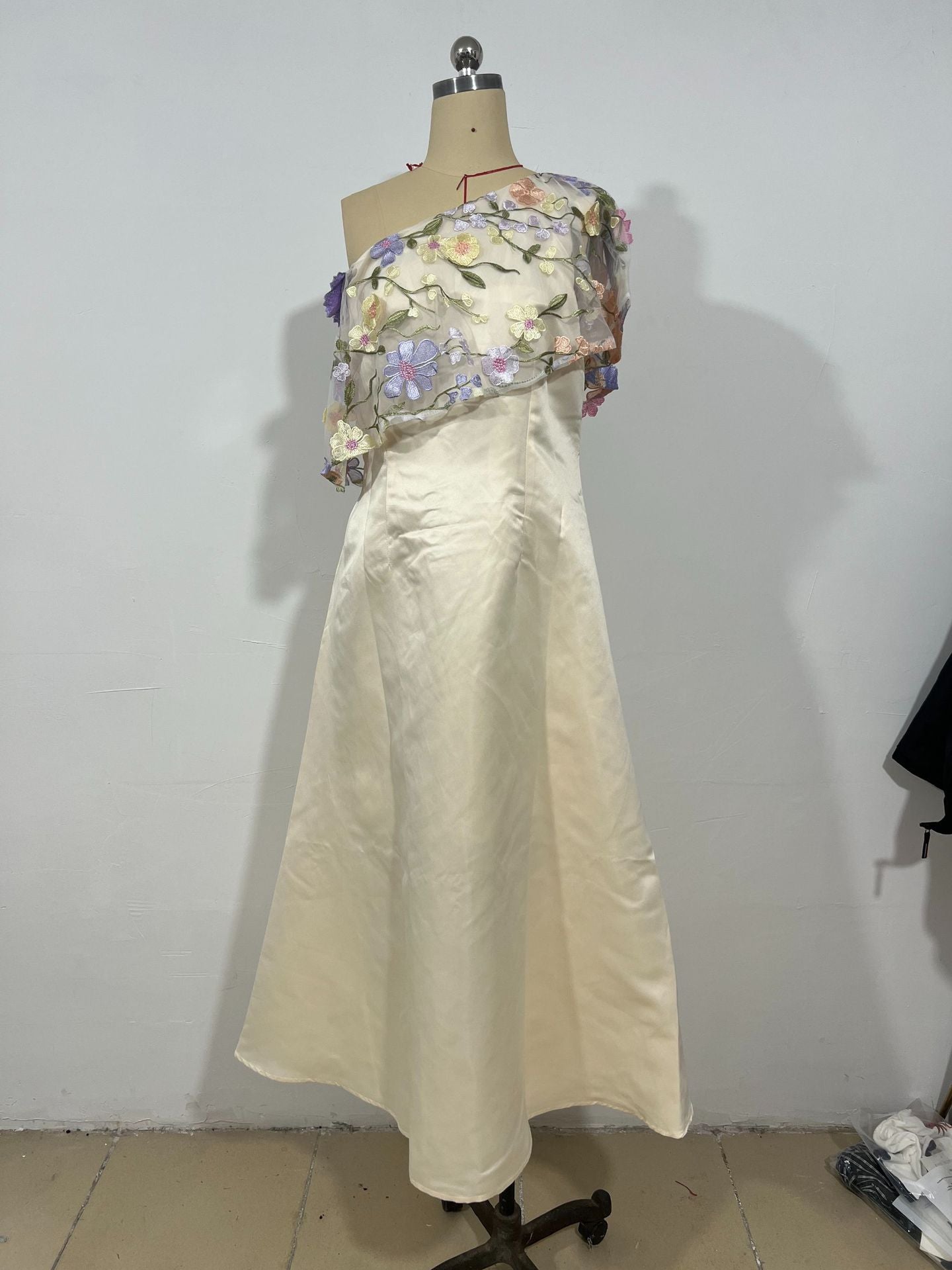 Women Casual Round Neck Embroidered Flower Puff Sleeve Dress 4