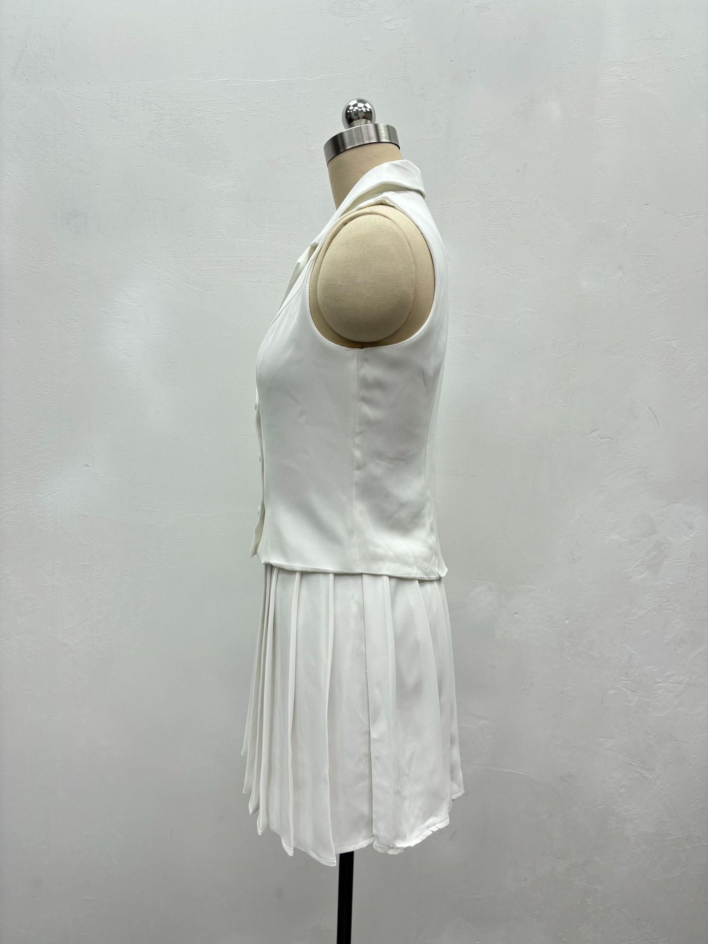 Women's Turndown Collar Sleeveless Vest Top Pleated Mini Skirt Fashion Casual Two-Piece Set 10