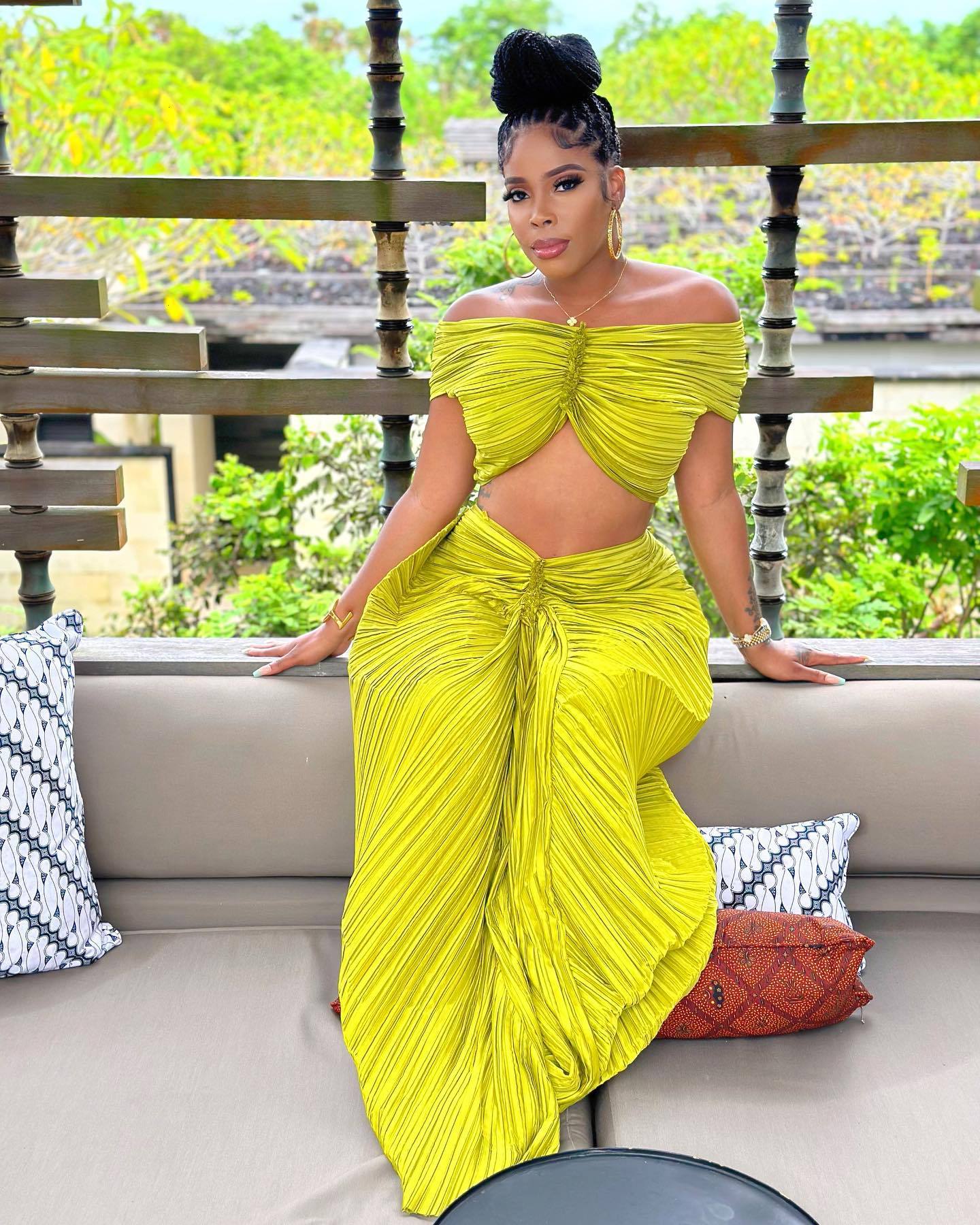 Women Solid Pleated Off Shoulder Top and Skirt Two-Piece Set 4