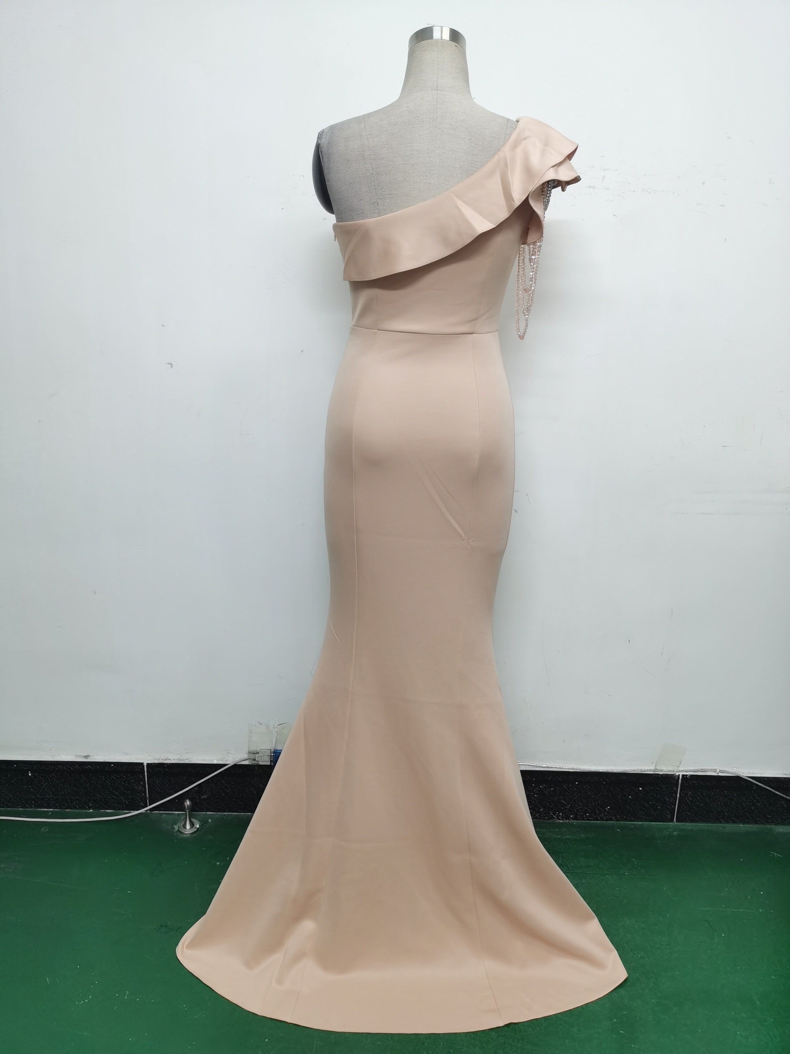 Women Beaded One-shoulder Slash Shoulder Evening Dress 31