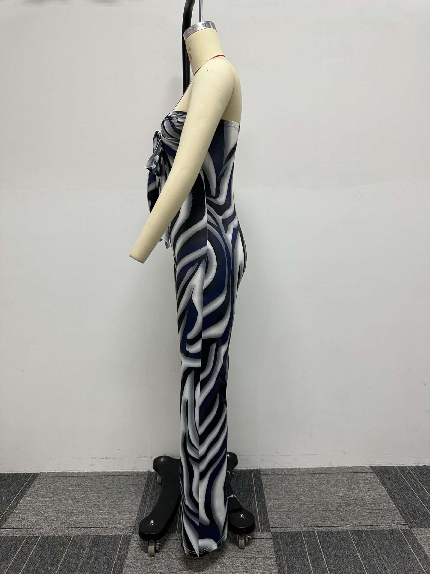 Sexy Printed Halter Neck Lace-Up Printed Stretch Bootstrap Sleeveless Jumpsuit 9