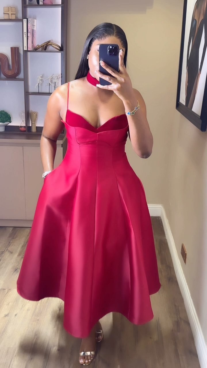 Luxury Strap V-Neck A-Line Flared Midi Dress 3