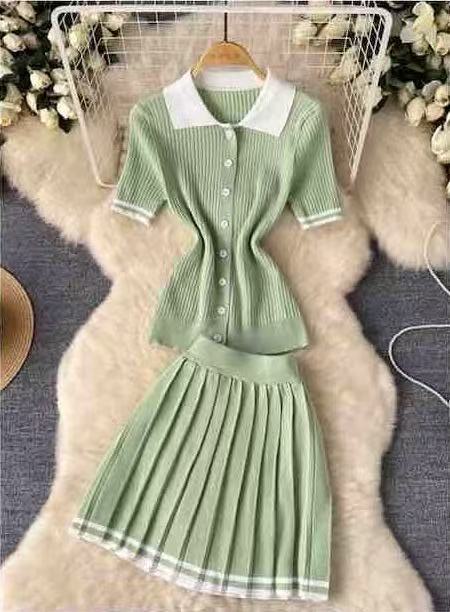 Women Contrast Color Polo Neck Short-Sleeved Top and Pleated Skirt Two-Piece Set 17