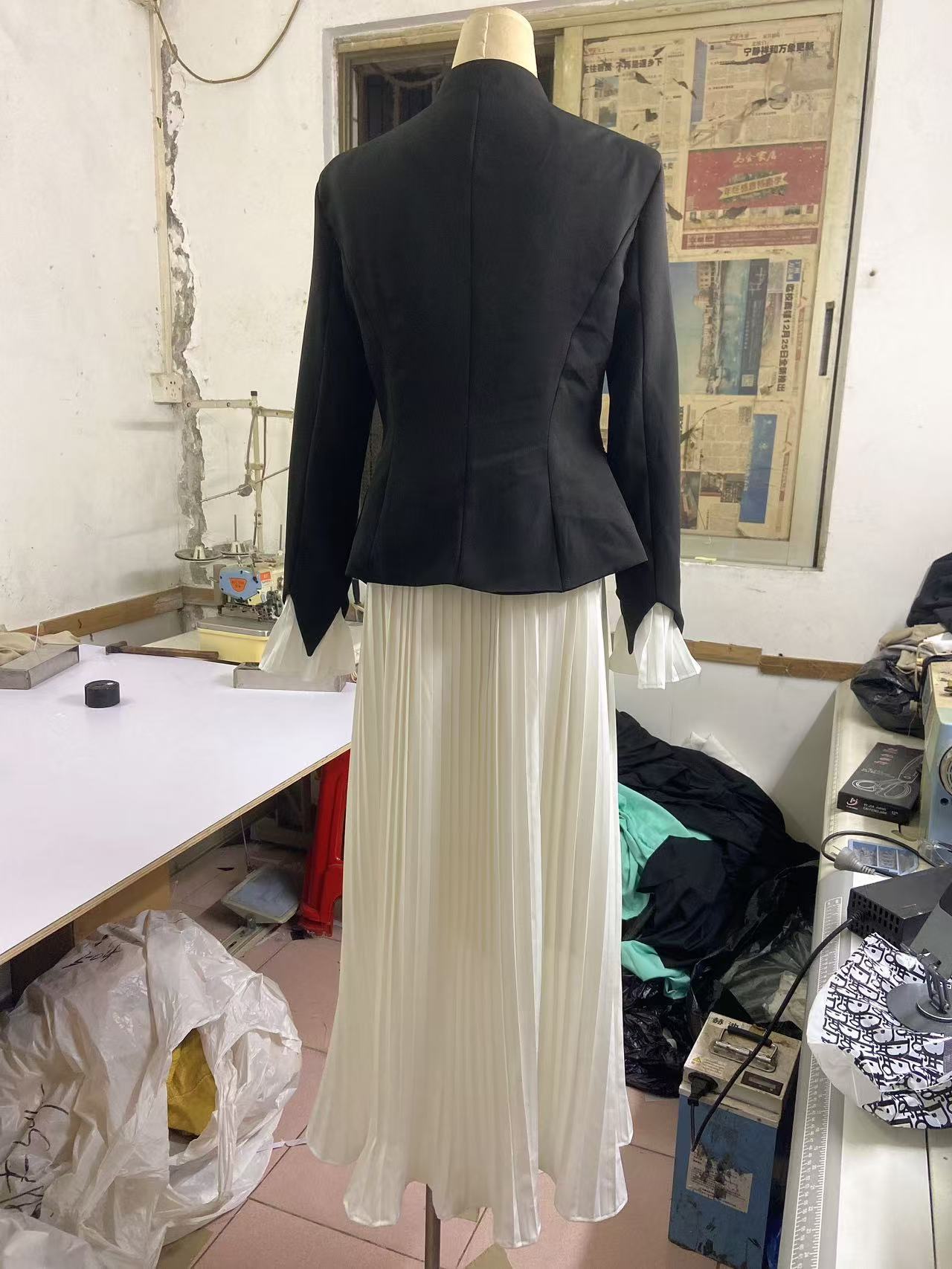 Plus Size Women Bell Bottom sleeves Top and pleated Skirt two-piece set 10