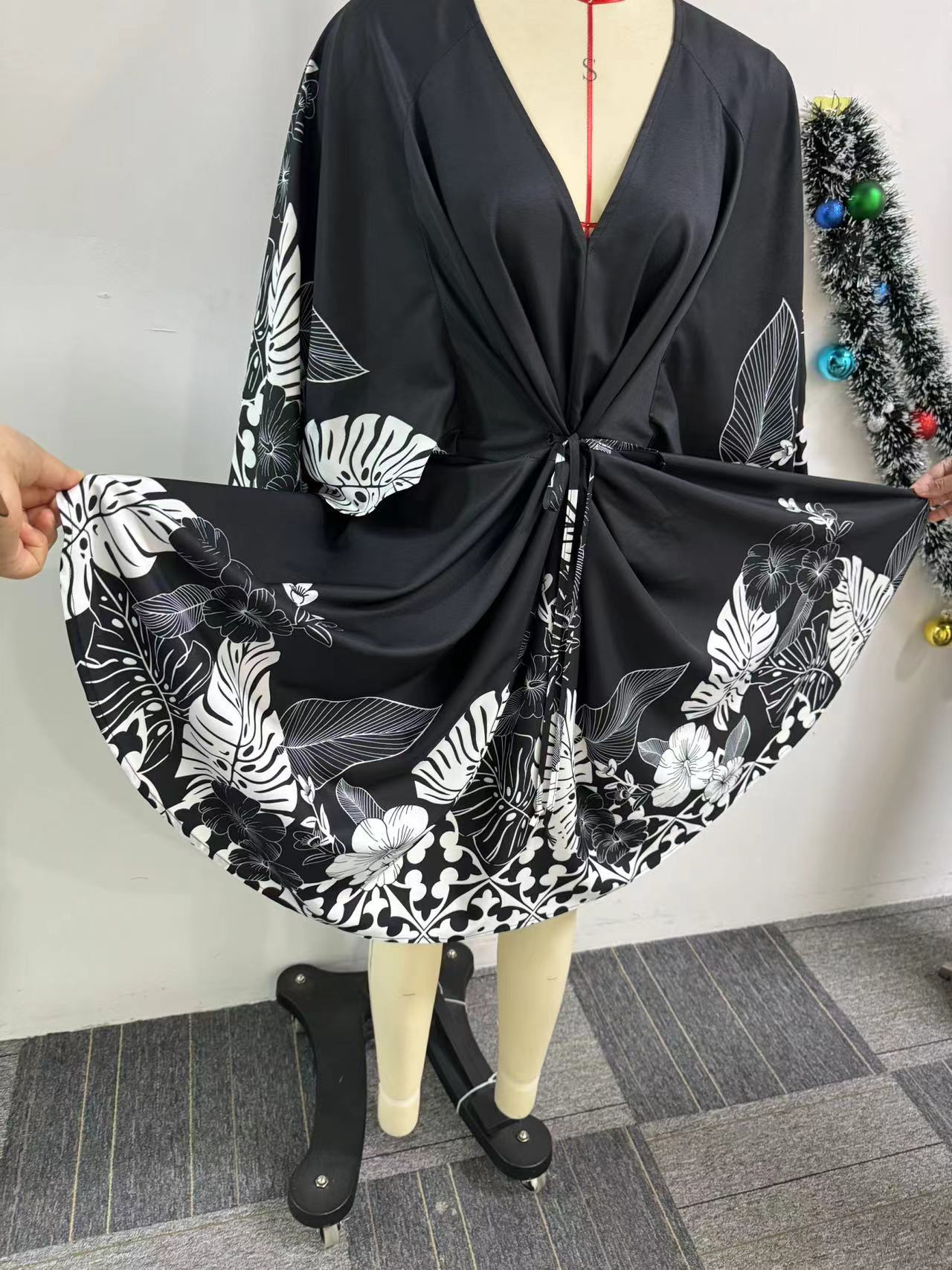 Casual fashion printing Lace-Up v-neck long sleeve dress 6