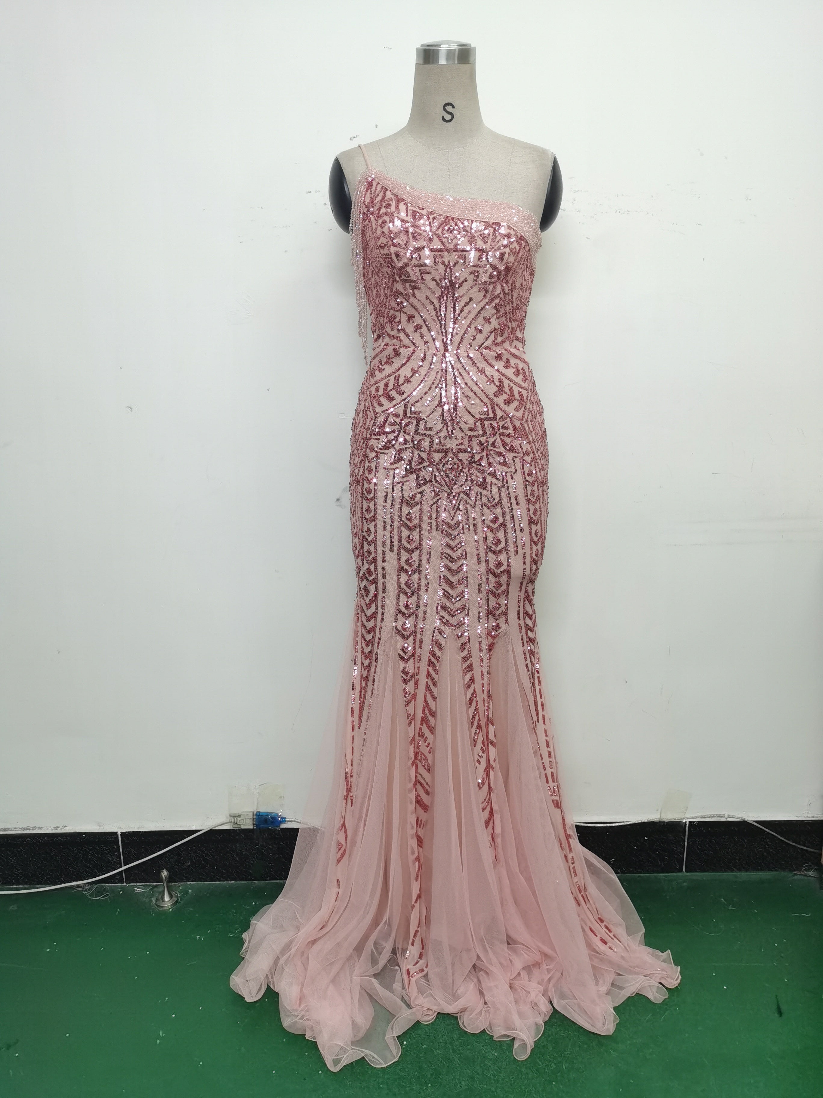 Women gift-ordered sequined mesh evening dress 40