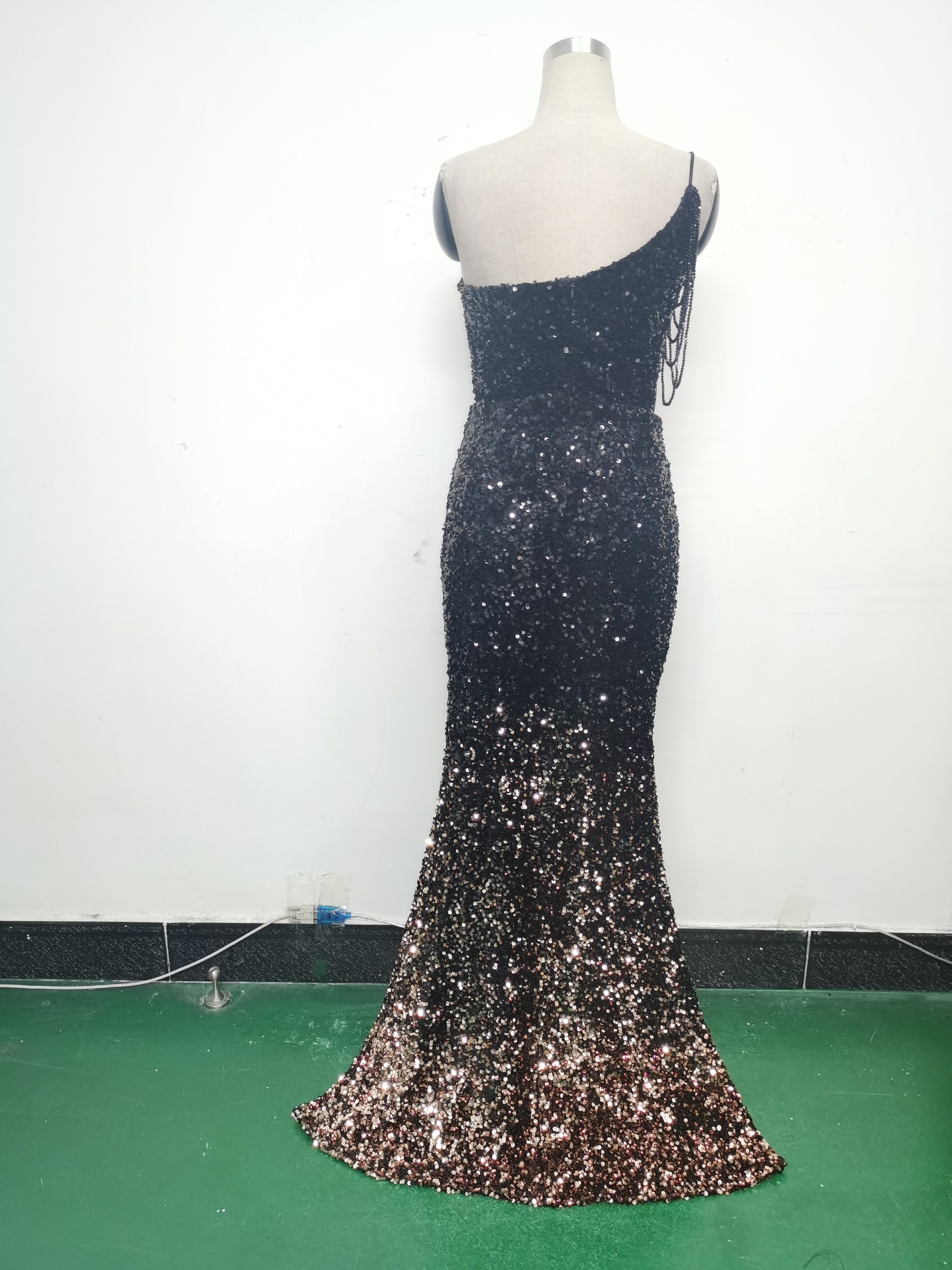 Gradient Sequins One-Shoulder Strap Evening Dress 26