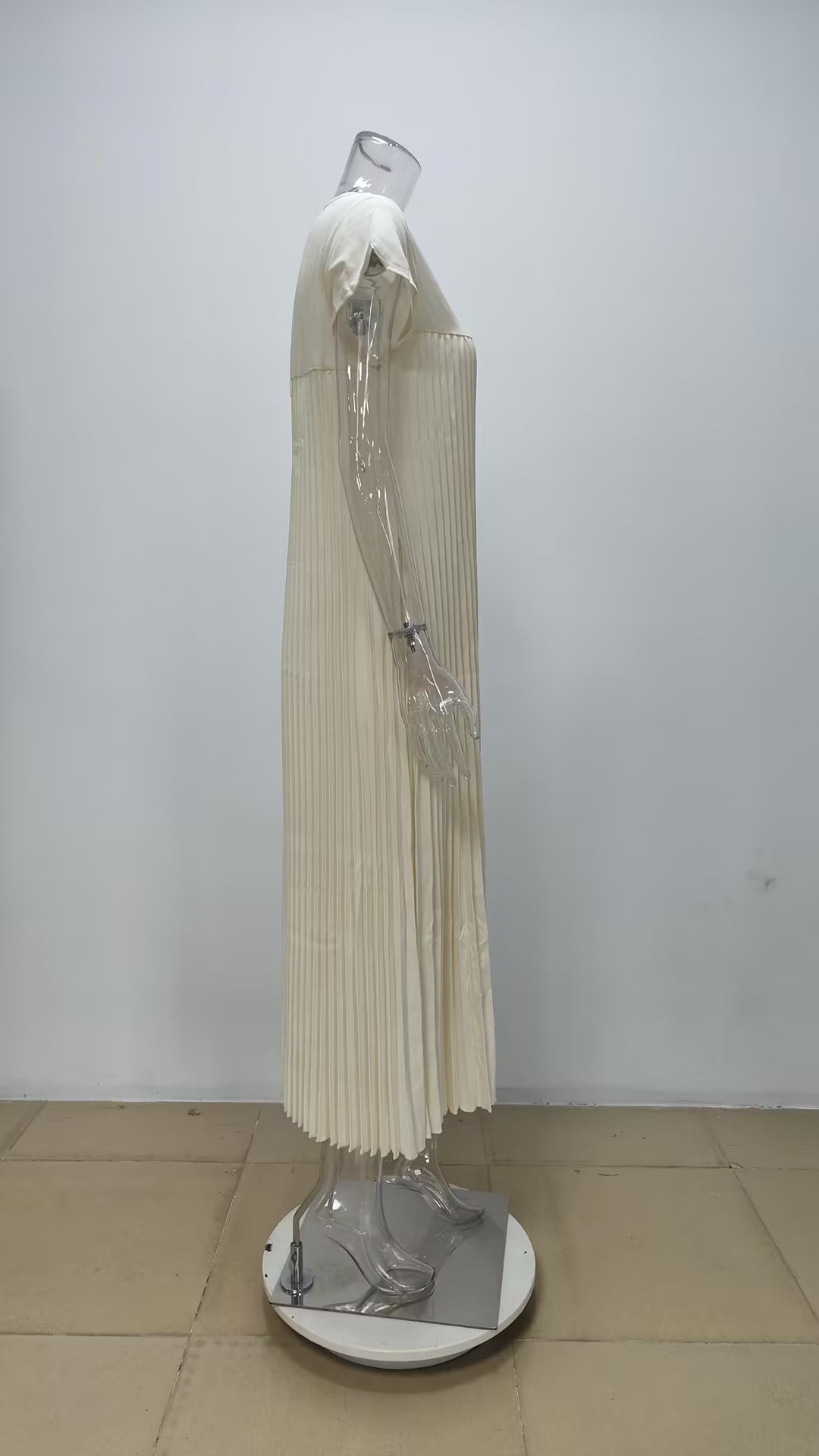 Autumn women's elegant fashion Round Neck sleeveless pleated long dress 32