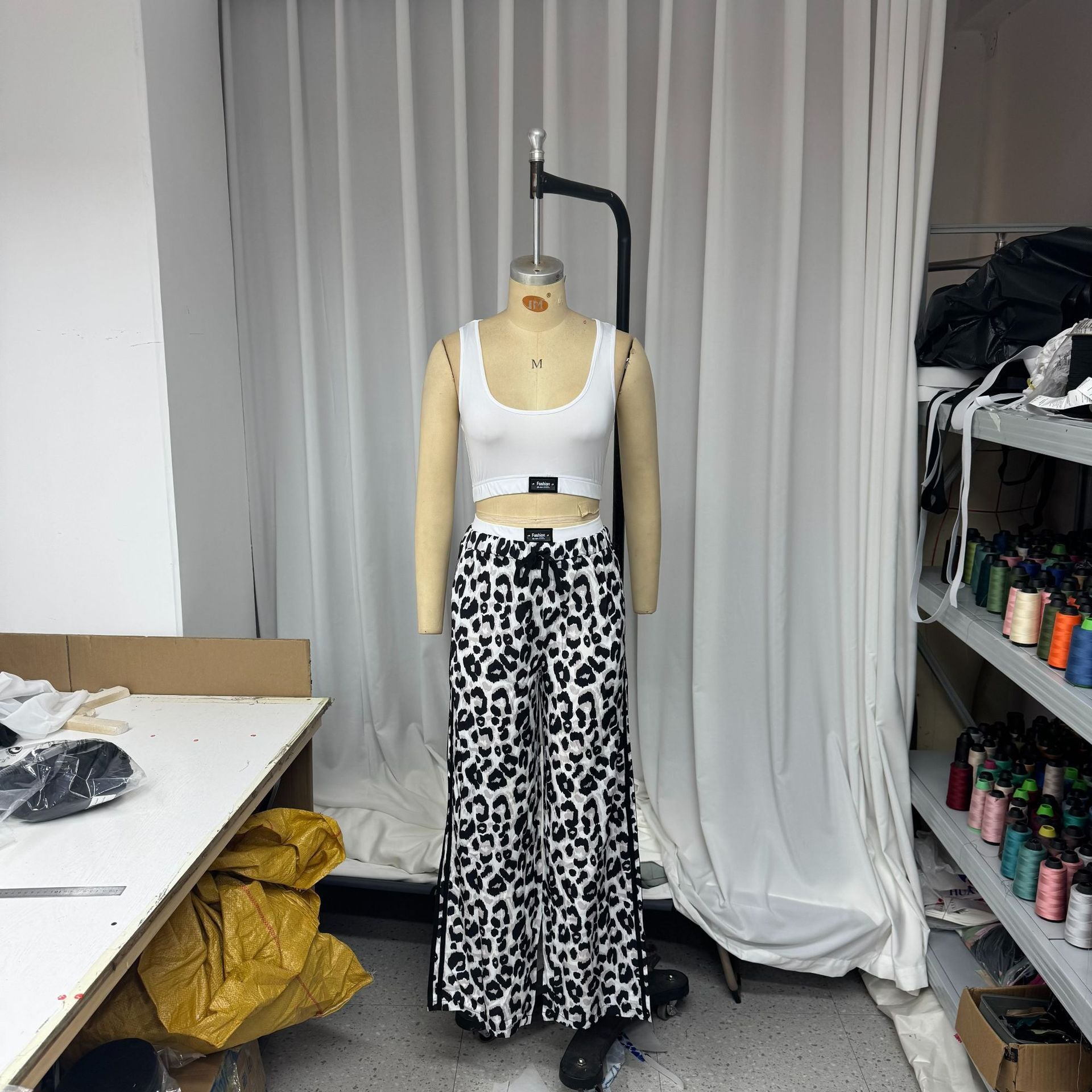 Women's Casual Sleeveless Solid Top Leopard Print Pants Two-Piece Set 5