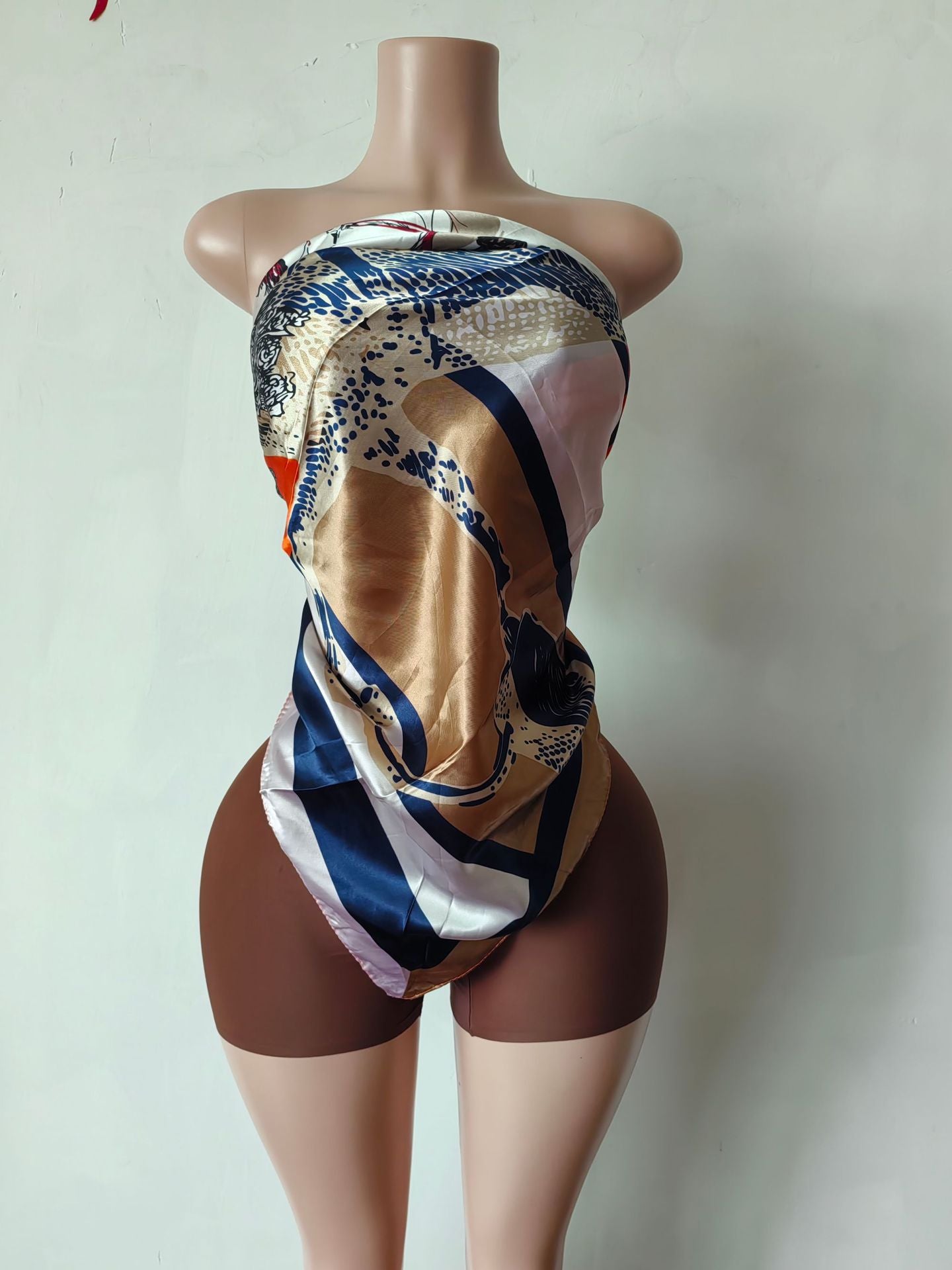 Fashionable Women's Print Sexy Strapless Two Piece Shorts Set 9