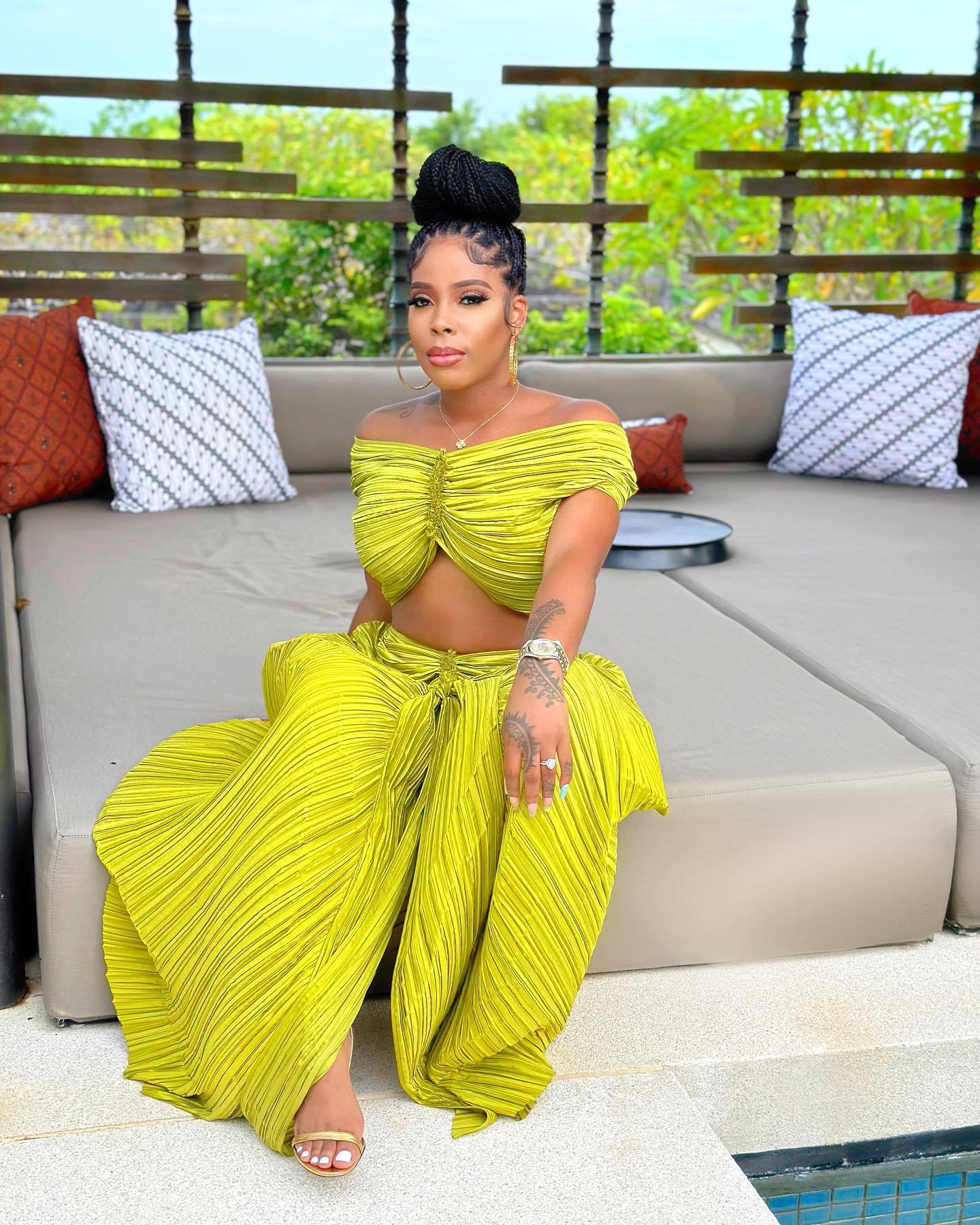 Women Solid Pleated Off Shoulder Top and Skirt Two-Piece Set 5