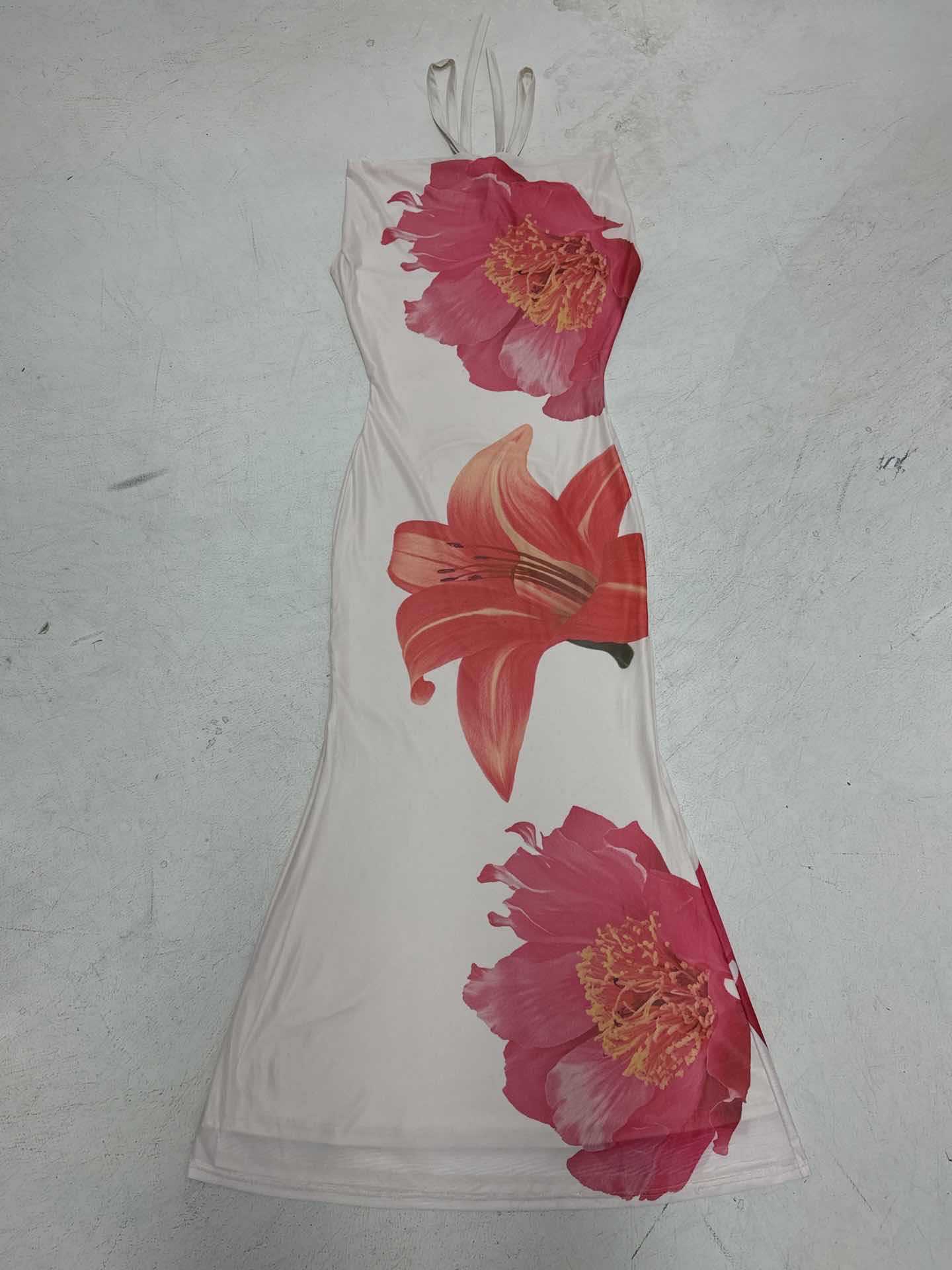 Women's sexy and elegant Holidays style printed contrasting color Halter Neck long dress 20