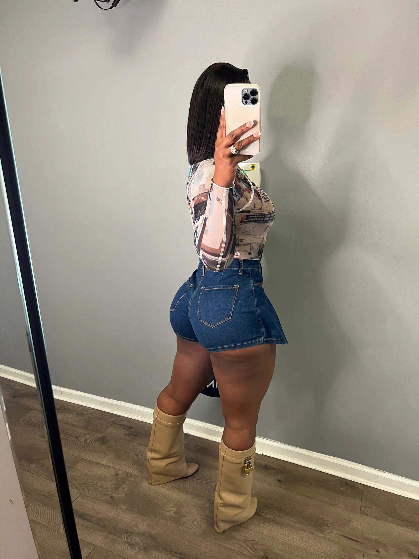 Women's Vintage Wash Stretch Denim Shorts 27