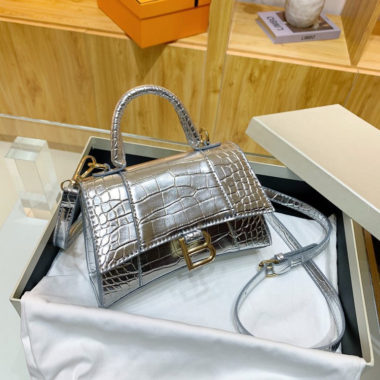one-shoulder crossbody handbag mini small bag 8