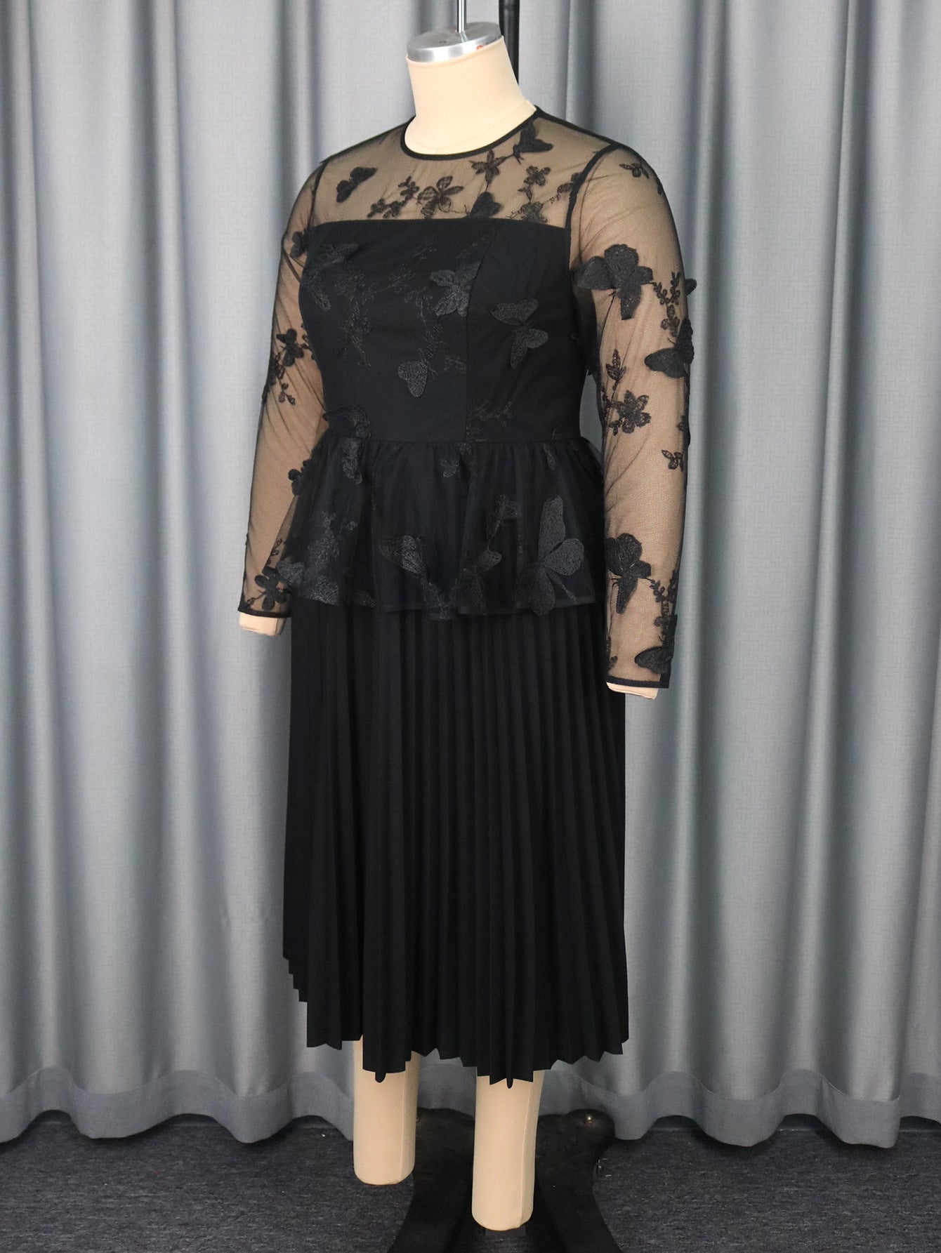 Plus-Size Women Elegant Black Patchwork Embroidered Mesh Ruffle Long-Sleeved Pleated Dress 6