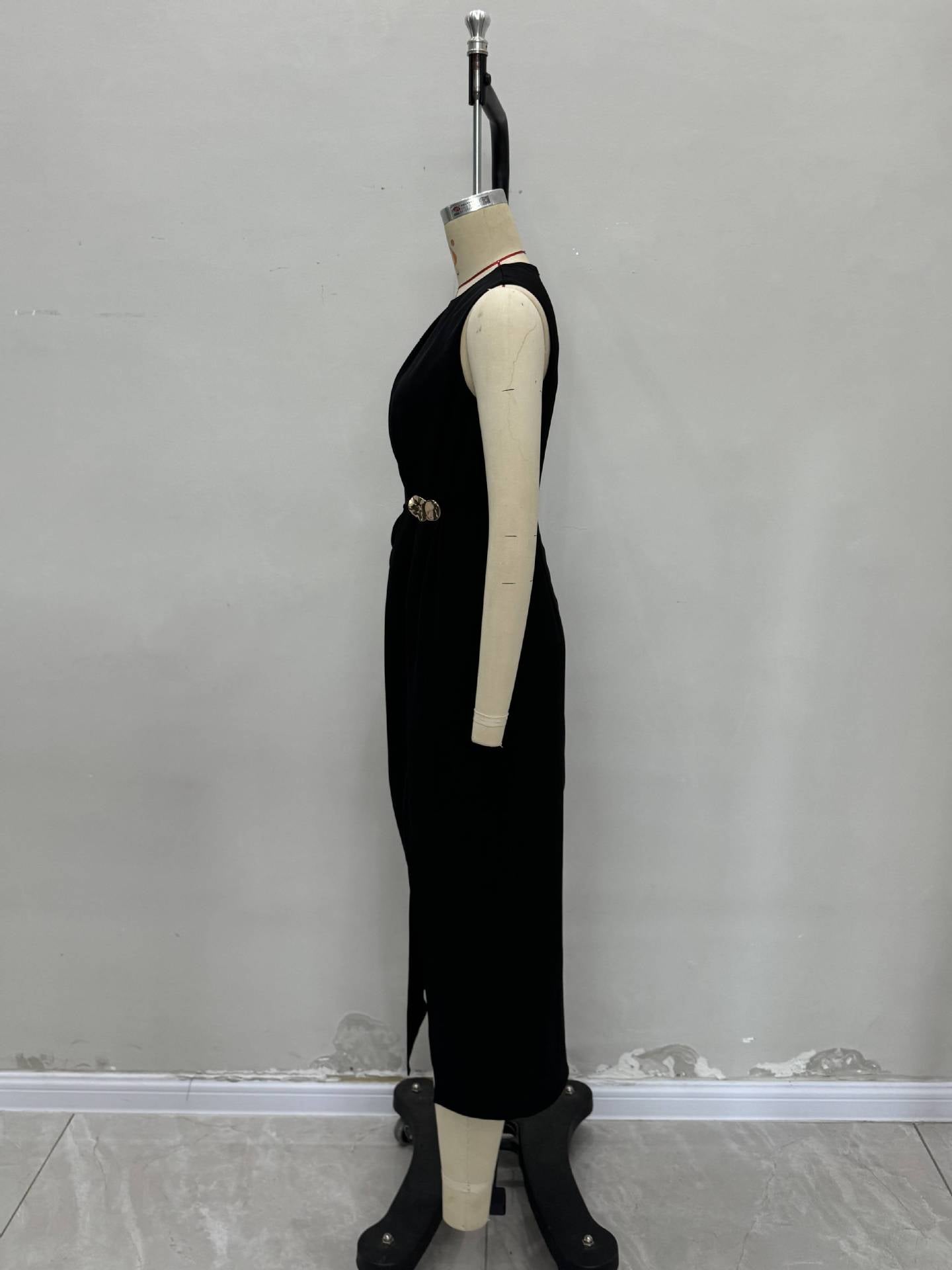 Women's pleated jewelry slit sleeveless Casual solid color fashion long dress 4