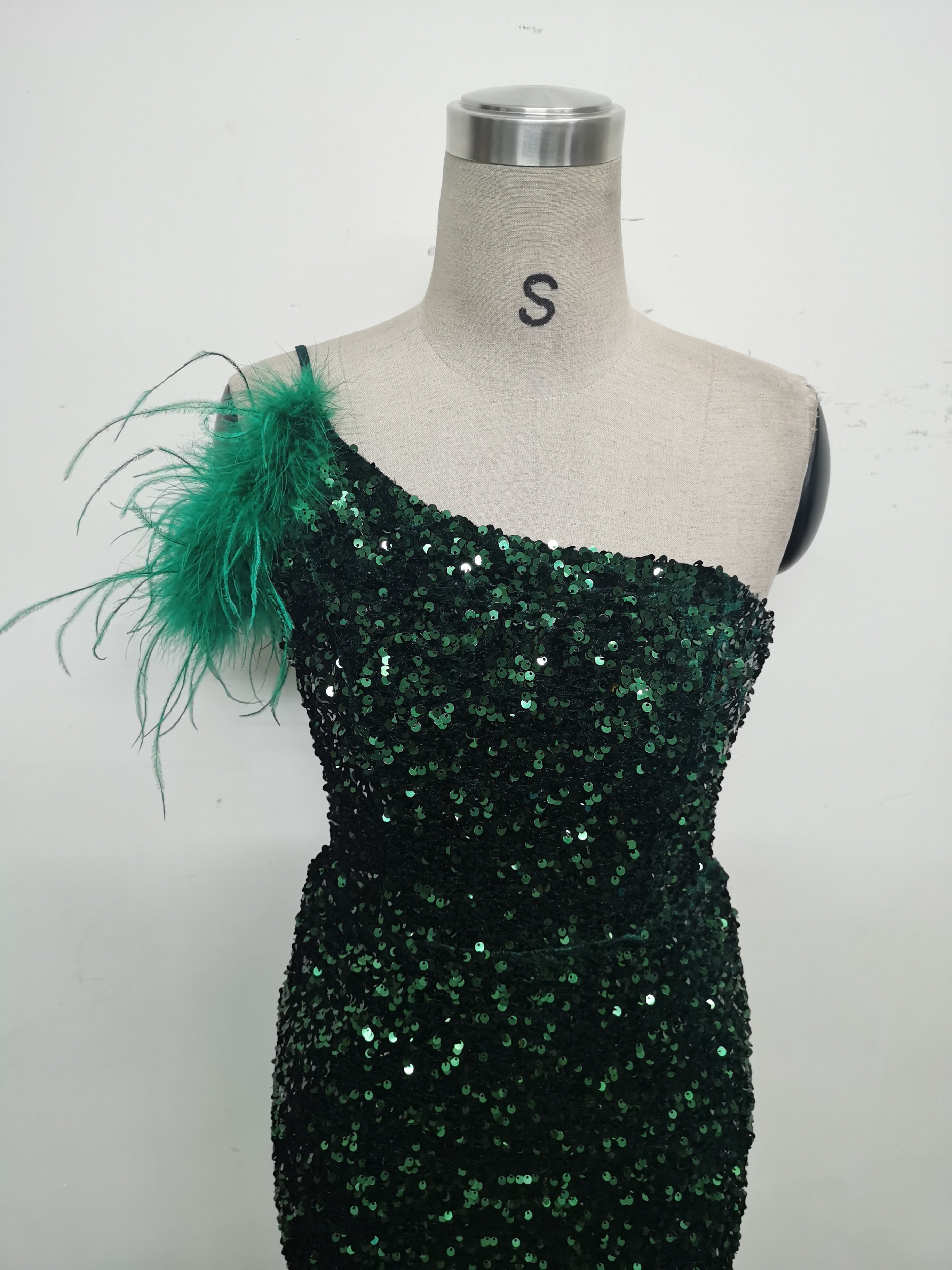 Women Gradient Velvet Bottom Beaded Ostrich Feather One Shoulder Slash Shoulder Slit Evening Dress 26