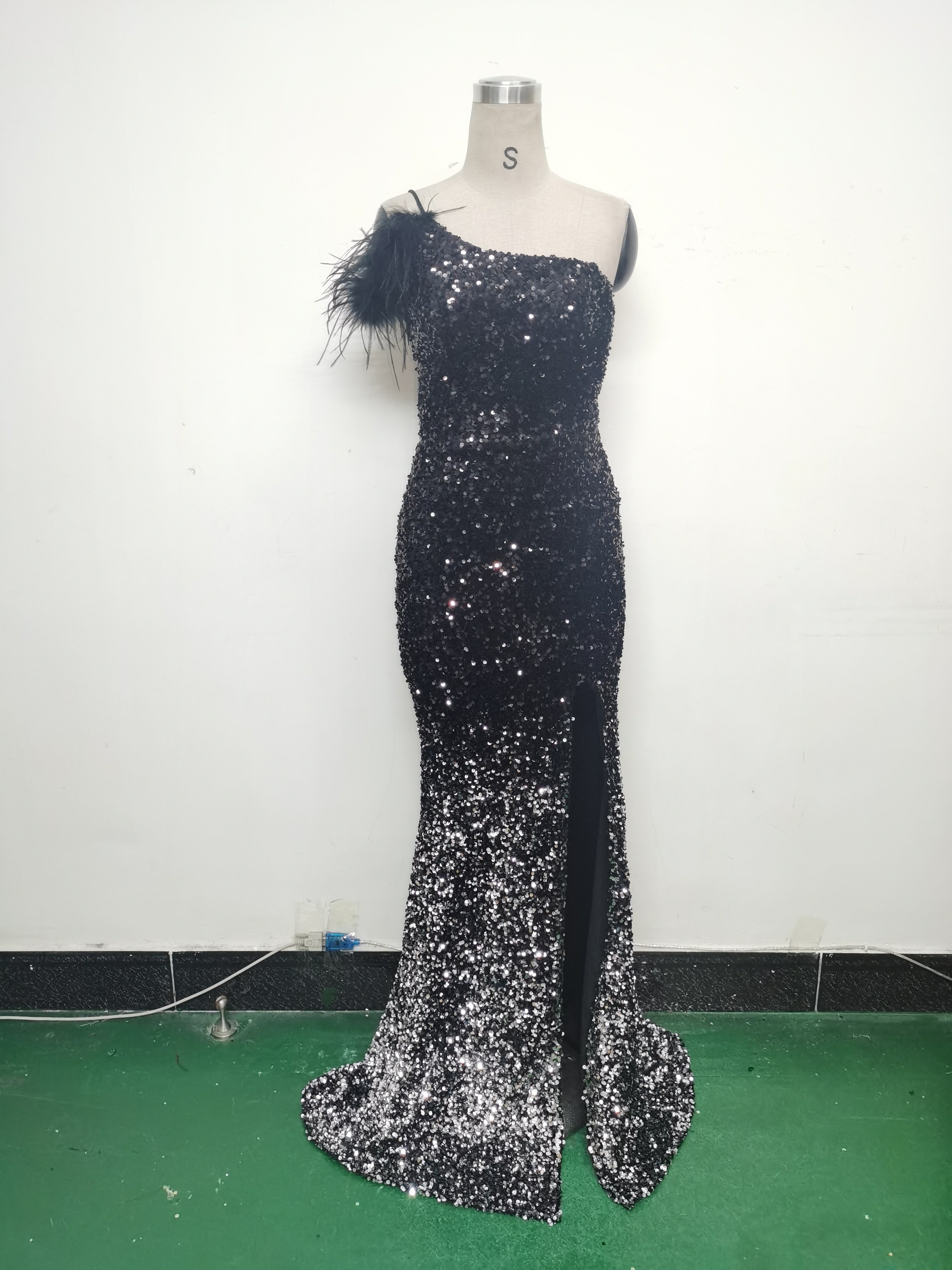 Women Gradient Velvet Bottom Beaded Ostrich Feather One Shoulder Slash Shoulder Slit Evening Dress 23