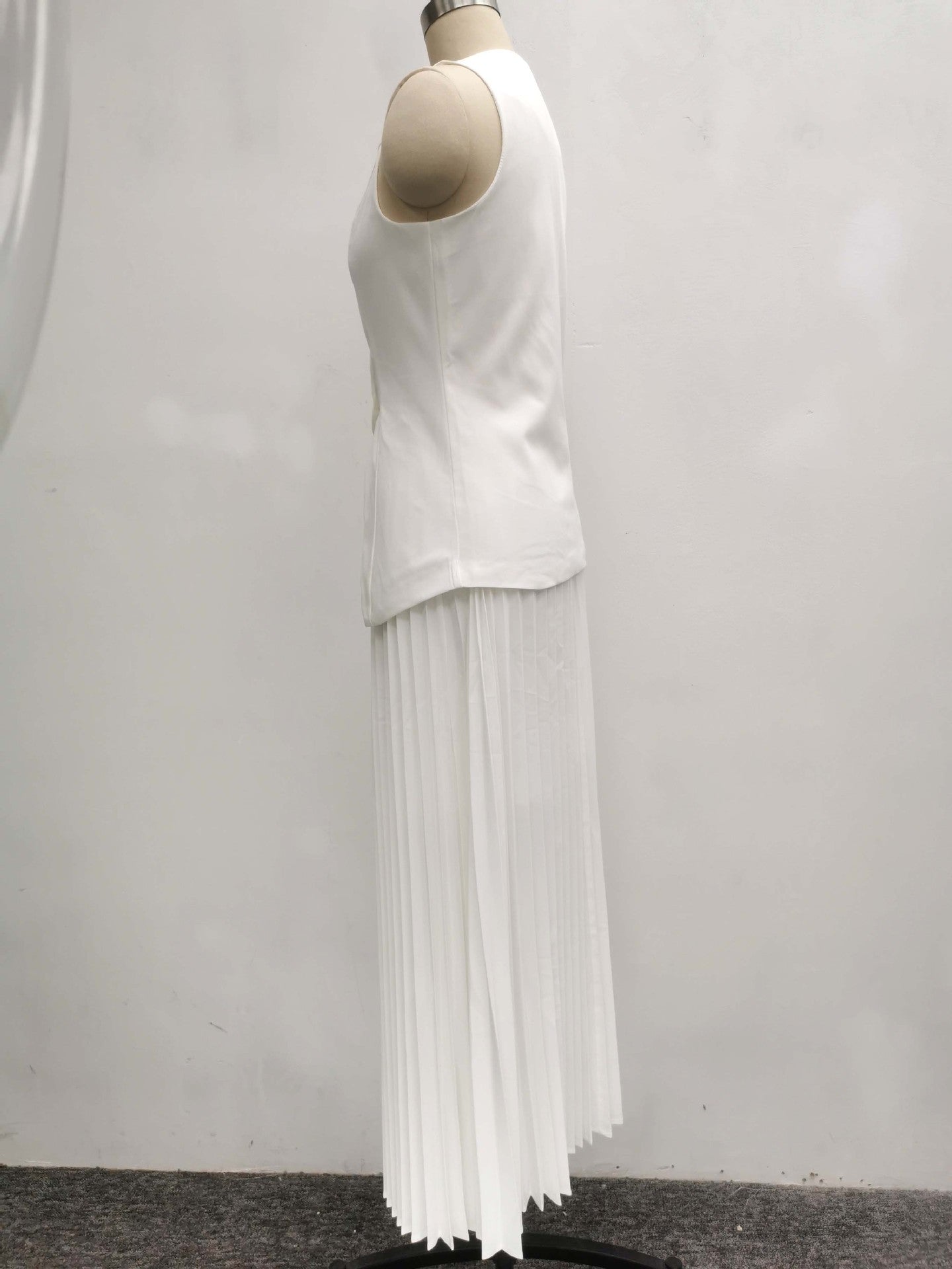 Summer Solid Color Chic Women's Vest Pleated Skirt Elegant Two-Piece Suit 11