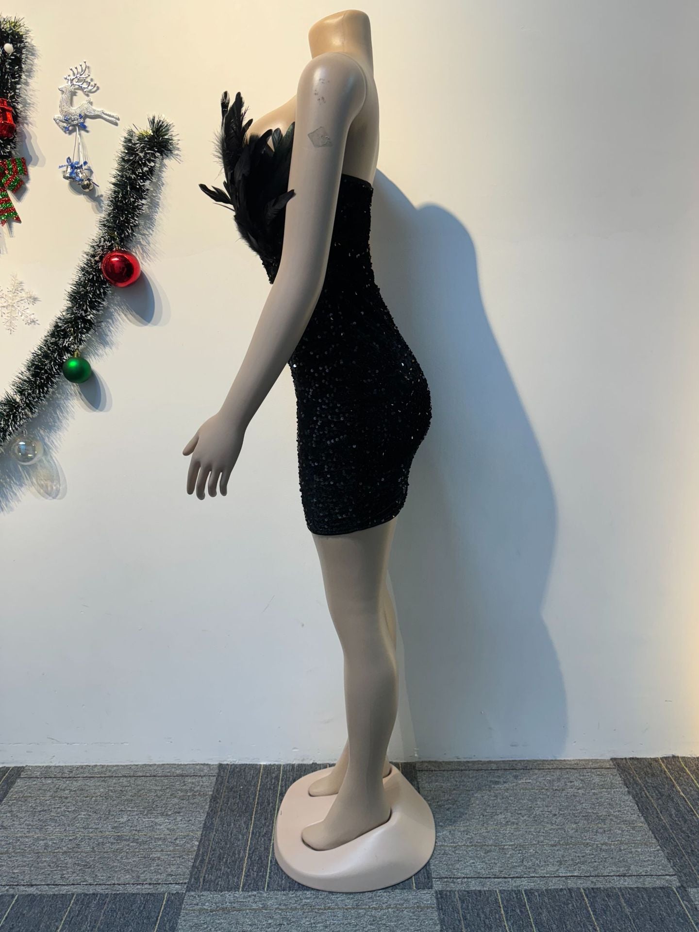 Women sexy sequin V Neck Strapless Feather Bodycon dress 10