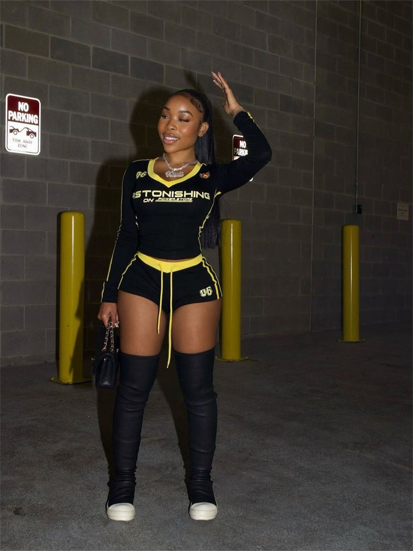 Women Autumn American Retro Contrast V-Neck Long Sleeve Top and lace-up shorts two-piece set 10