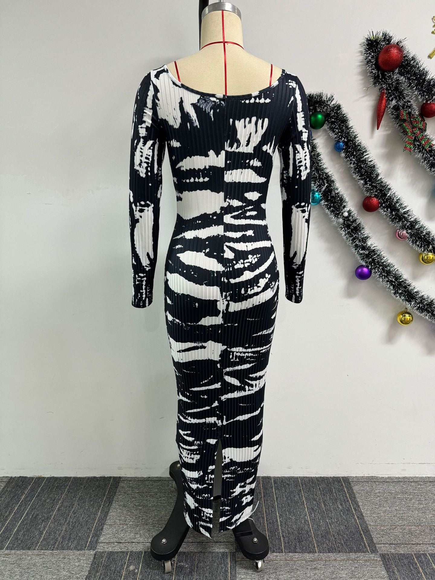 Sexy Printed Back Slit Tight Fitting Bodycon Dress 16