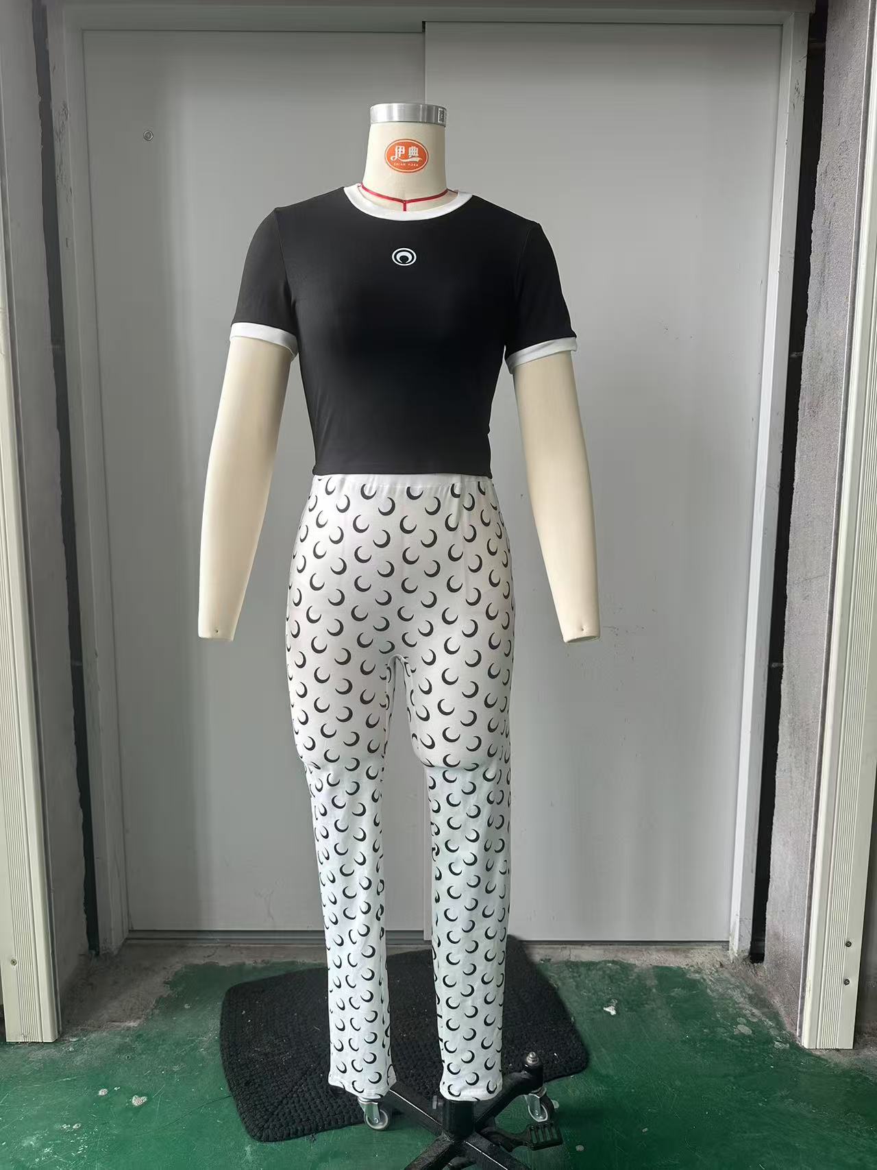 Women Trendy Printed Stretchy Basic Top and Long Pants Two-Piece Set 9