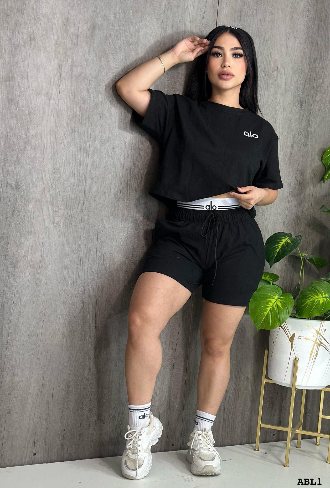 Women Summer Solid Embroidered Round Neck Short Sleeve Top Shorts Two-Piece Set