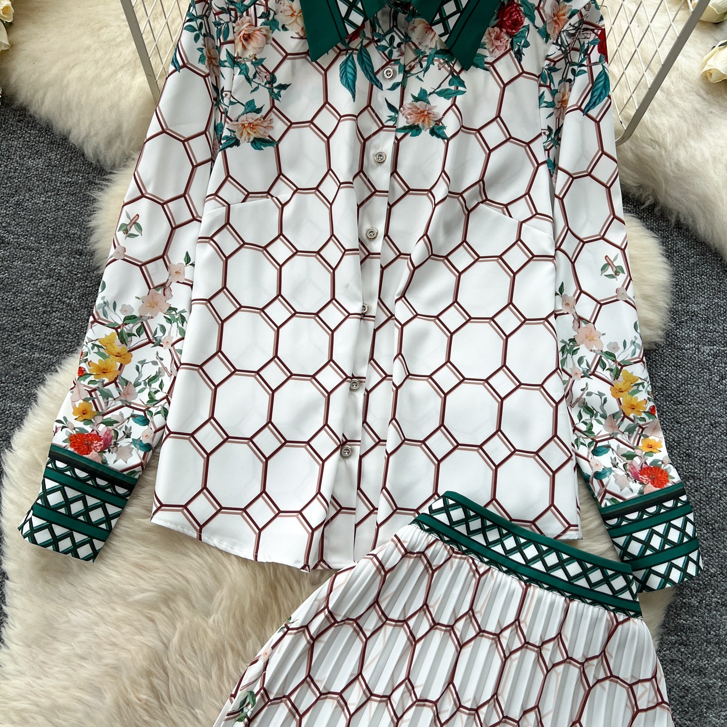 Fashion Women's Contrast Color Print Long Sleeved Shirt High Waist Pleated Skirt Two Piece Set 8