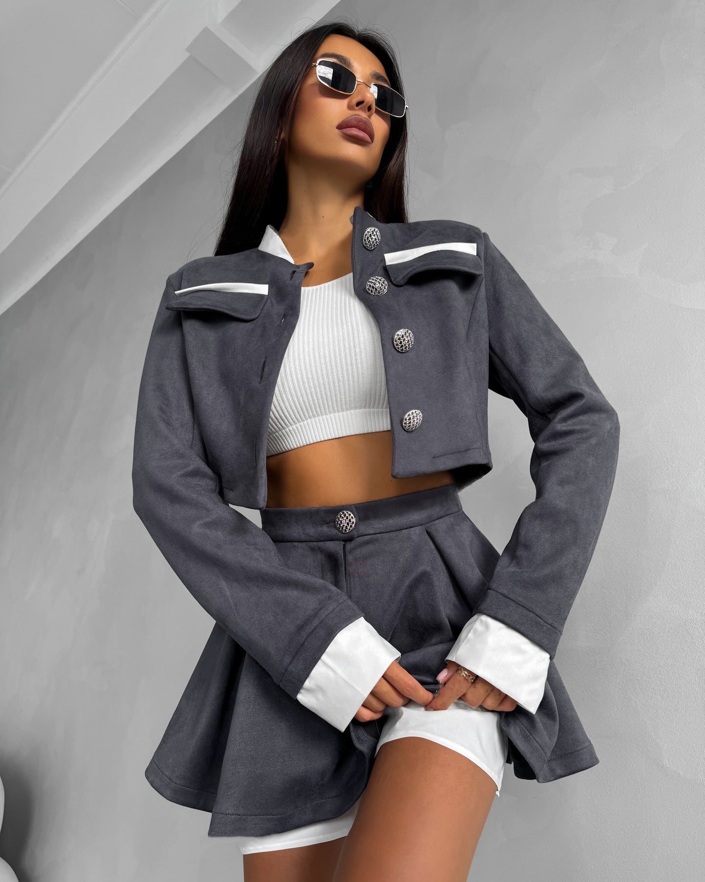 Women Contrast Button Crop Top and Mini Skirt Two-piece Set 3