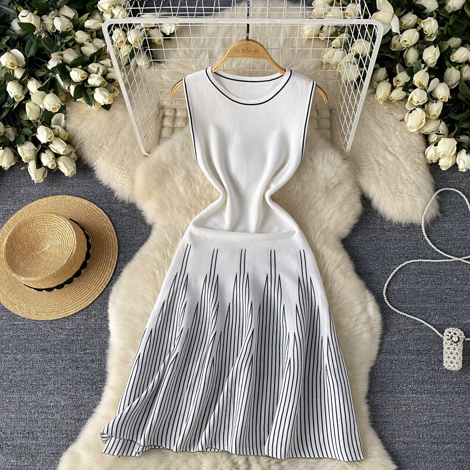 Women Sleeveless Round Neck Striped Dress 4