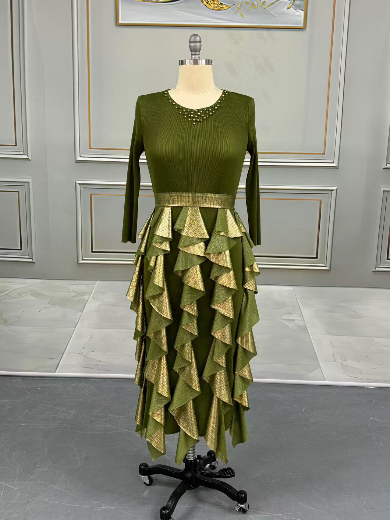 Plus Size African Women pleated dress Round Neck Shiny Stretch dress 3