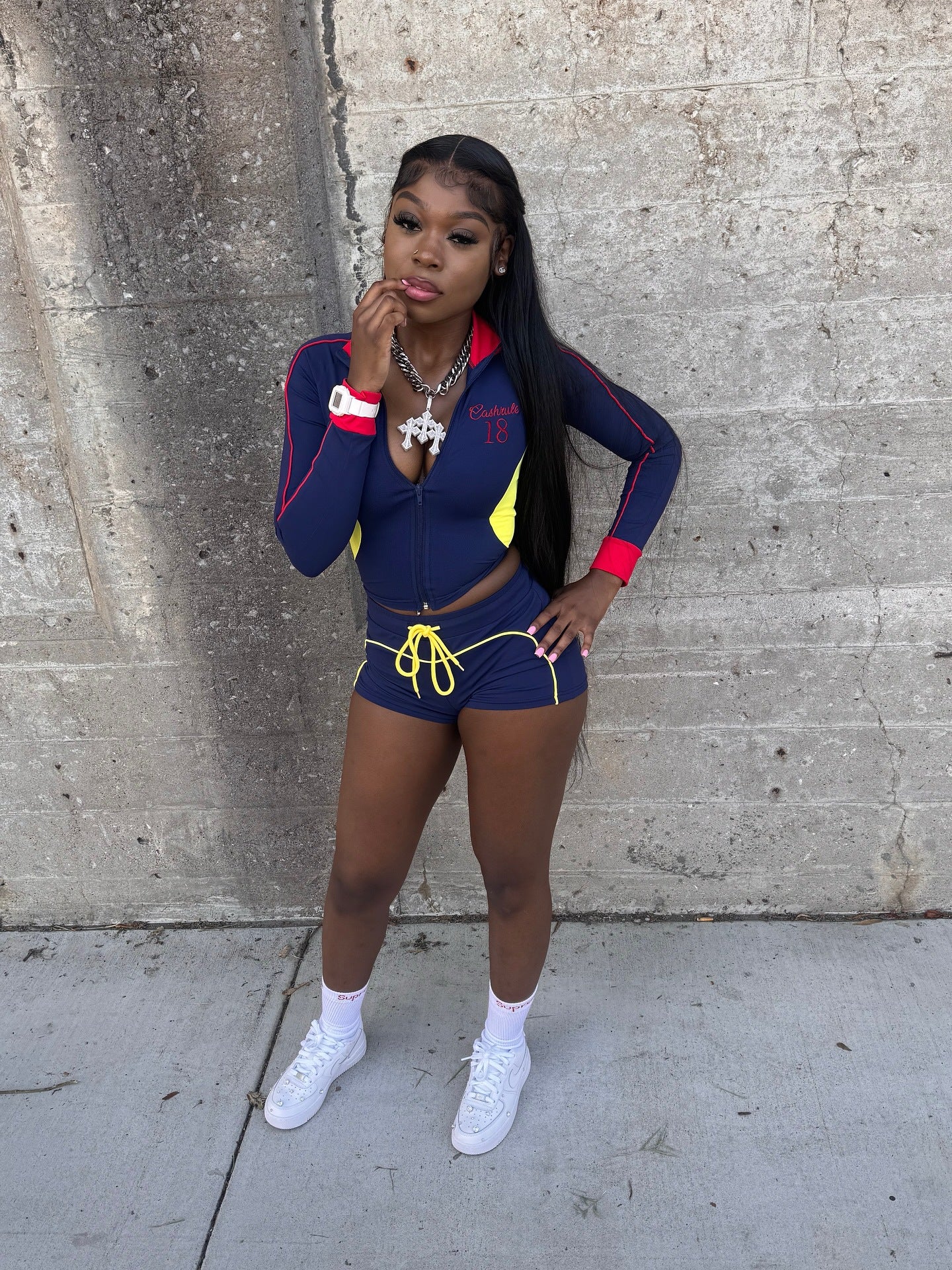 Women Casual Long-Sleeved Shorts with Embroidered Contrast Colors Two-Piece Top and Shorts Set