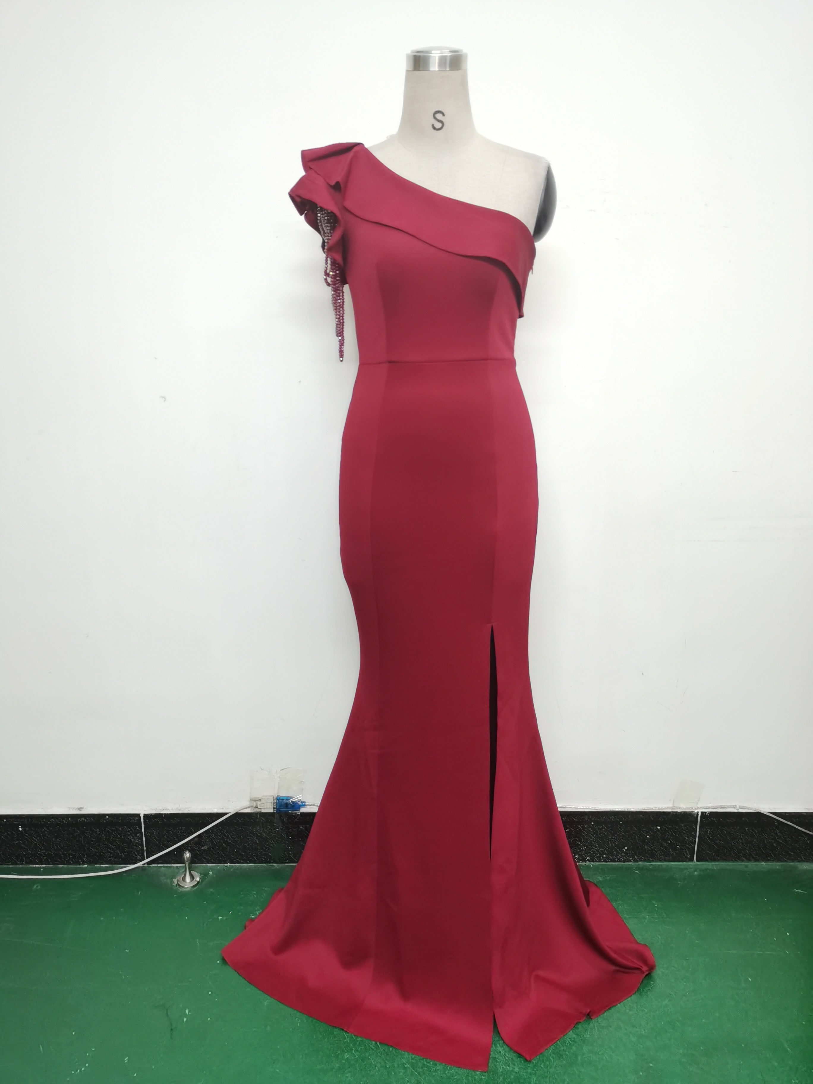 Women Beaded One-shoulder Slash Shoulder Evening Dress 19