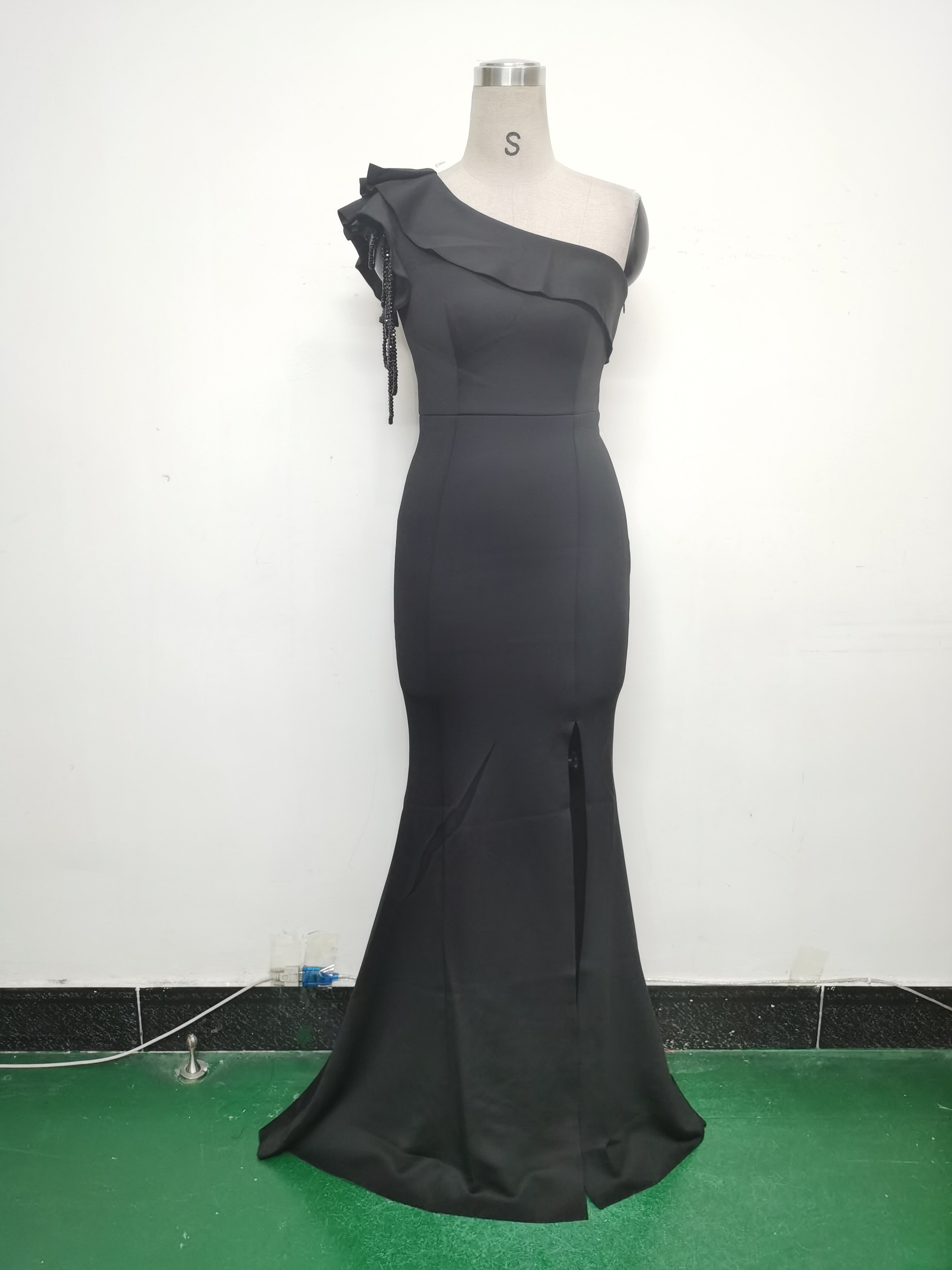 Women Beaded One-shoulder Slash Shoulder Evening Dress 23