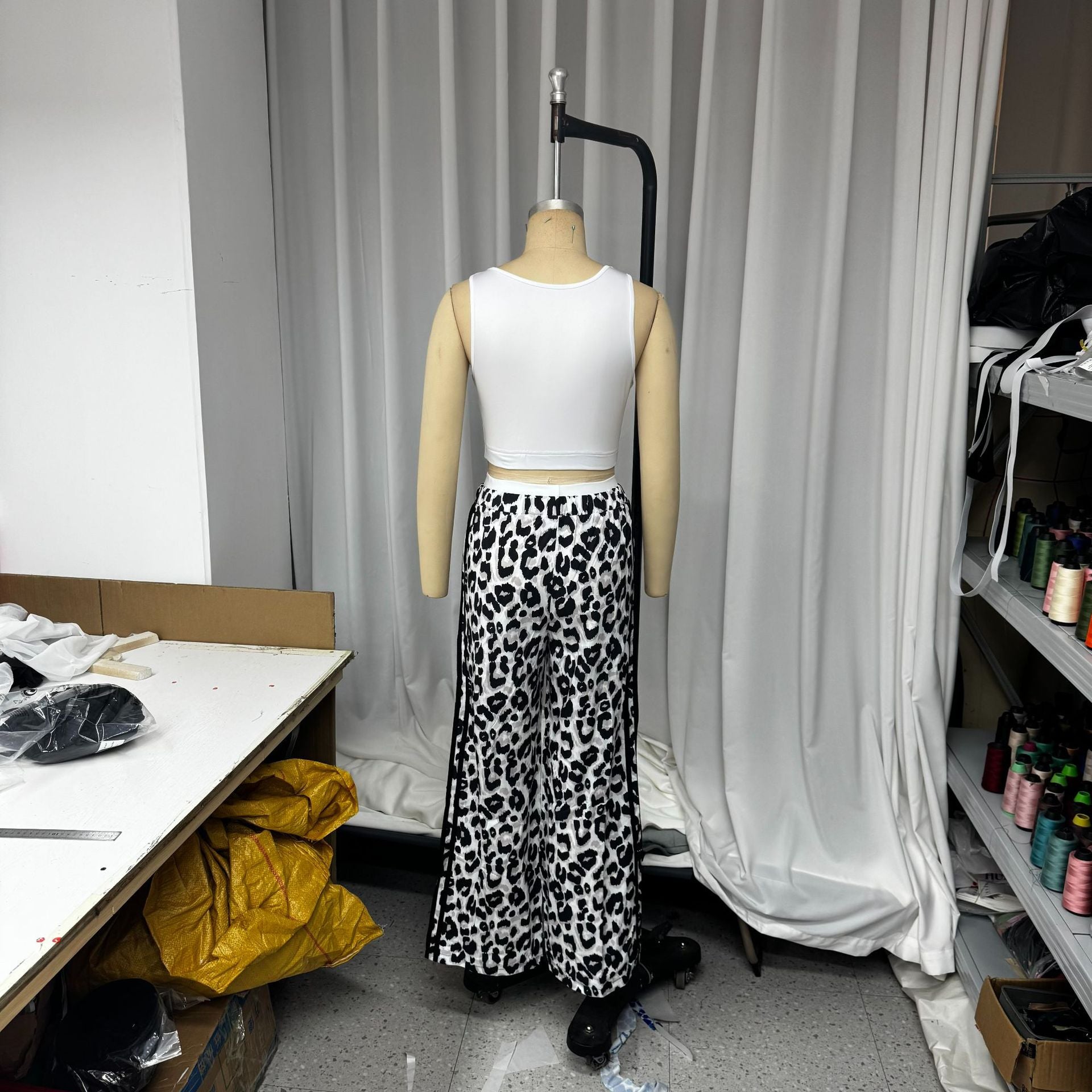 Women's Casual Sleeveless Solid Top Leopard Print Pants Two-Piece Set 7