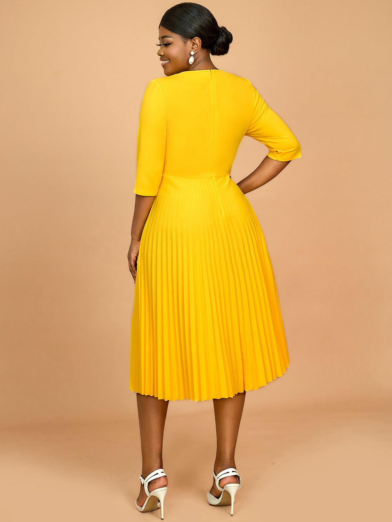 Women Round Neck Elegant Pleated Belt Dress 3