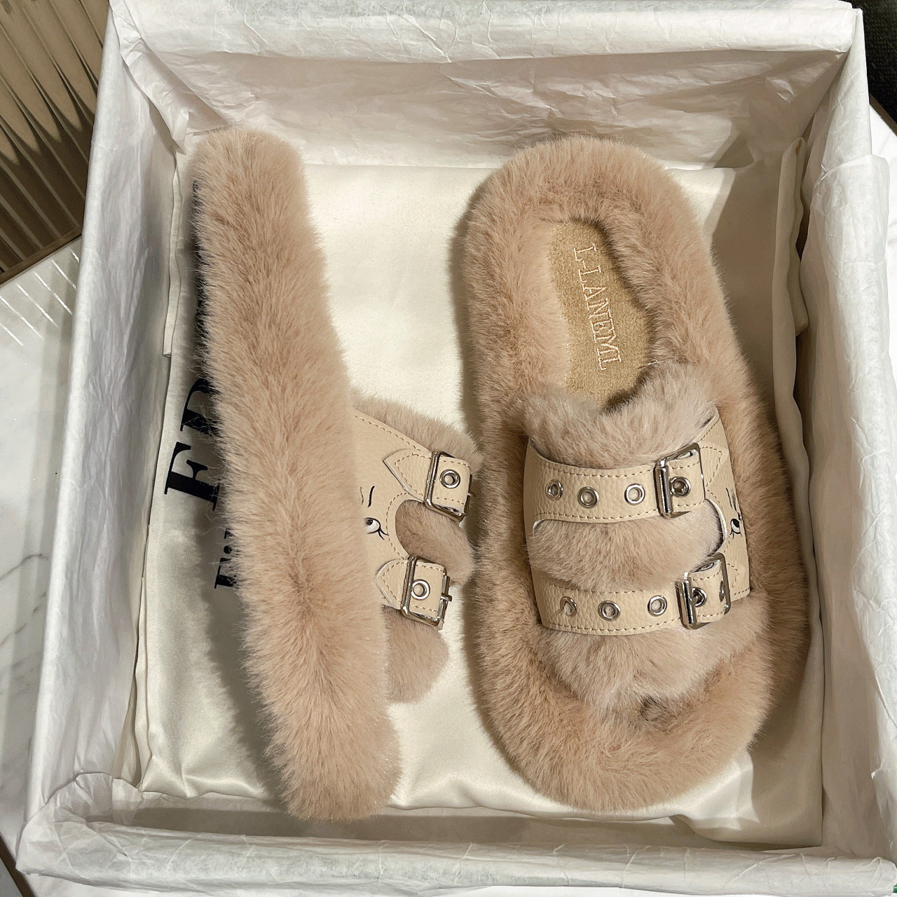 Women's Autumn And Winter Furry Slippers Outdoor Wear Retro Soft Sole Belt Buckle Slotted Furry Slippers 5