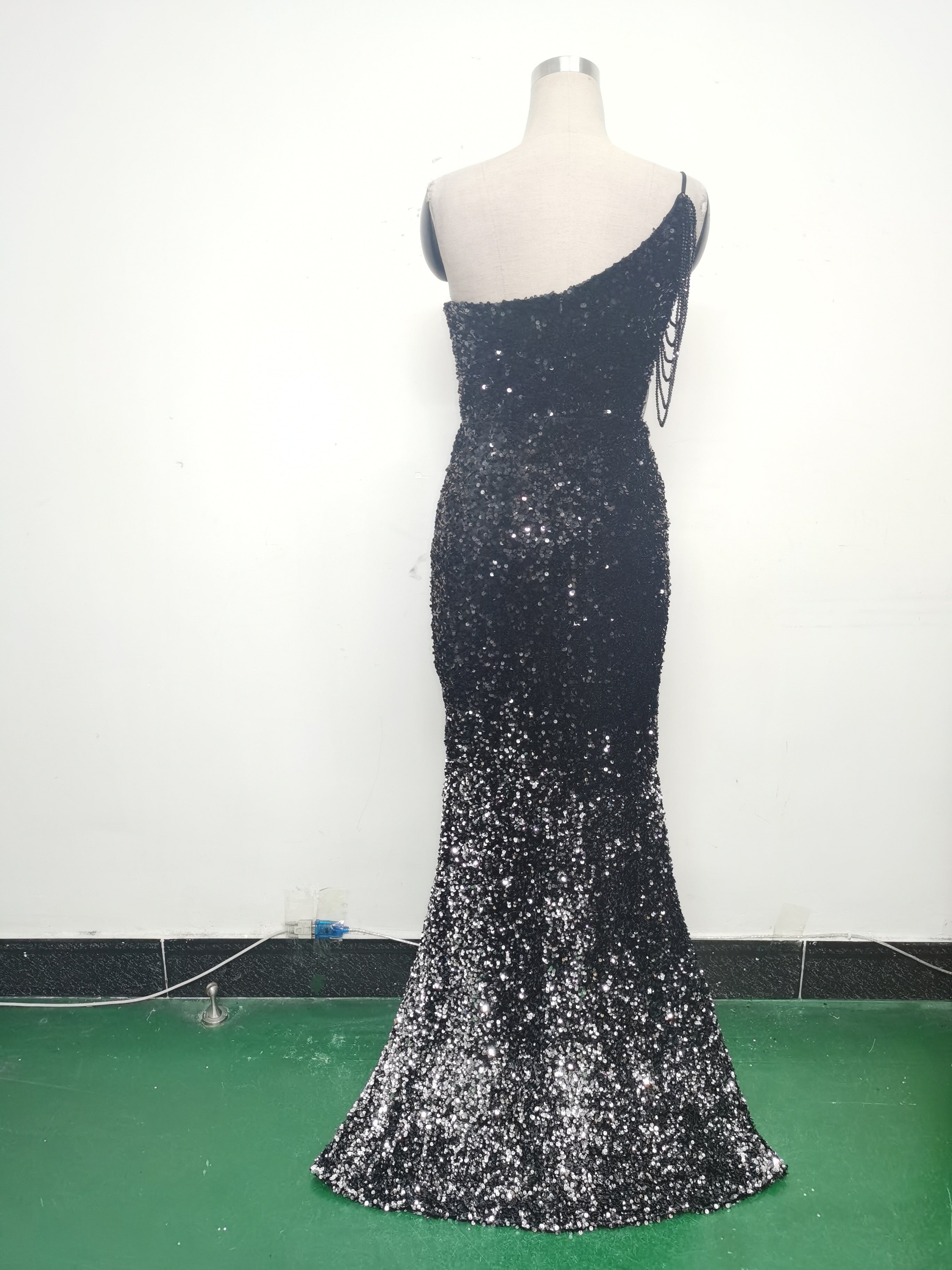 Gradient Sequins One-Shoulder Strap Evening Dress 28