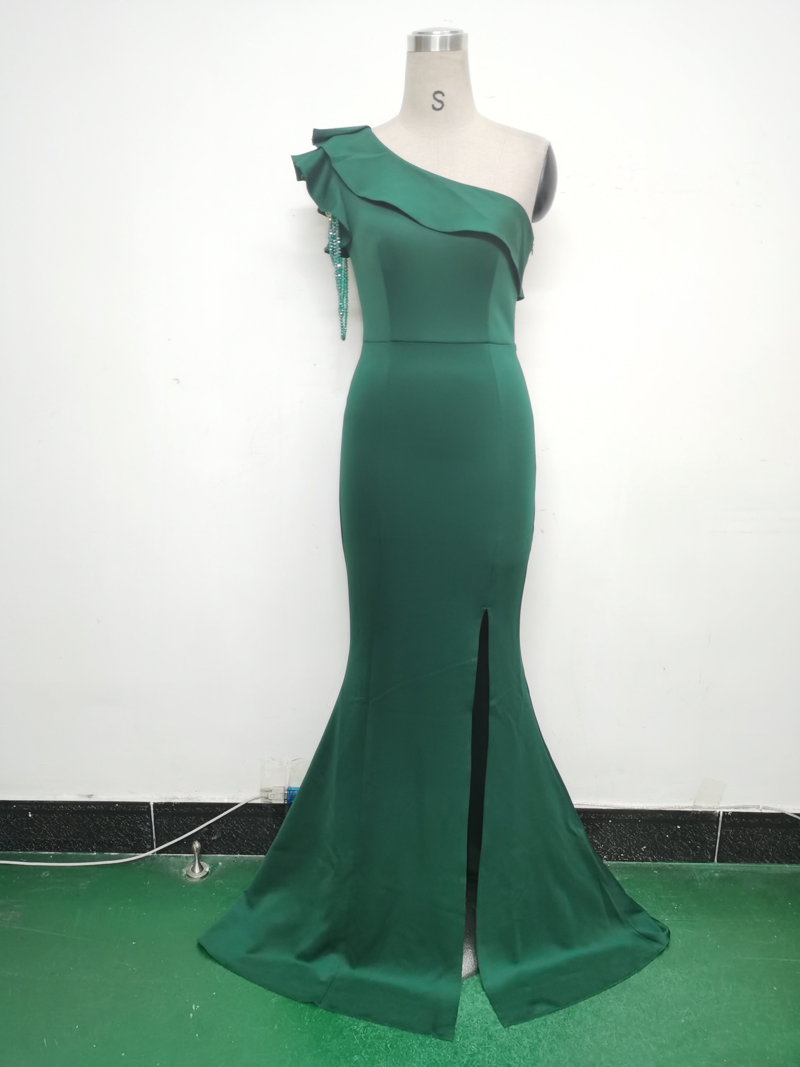 Women Beaded One-shoulder Slash Shoulder Evening Dress 25