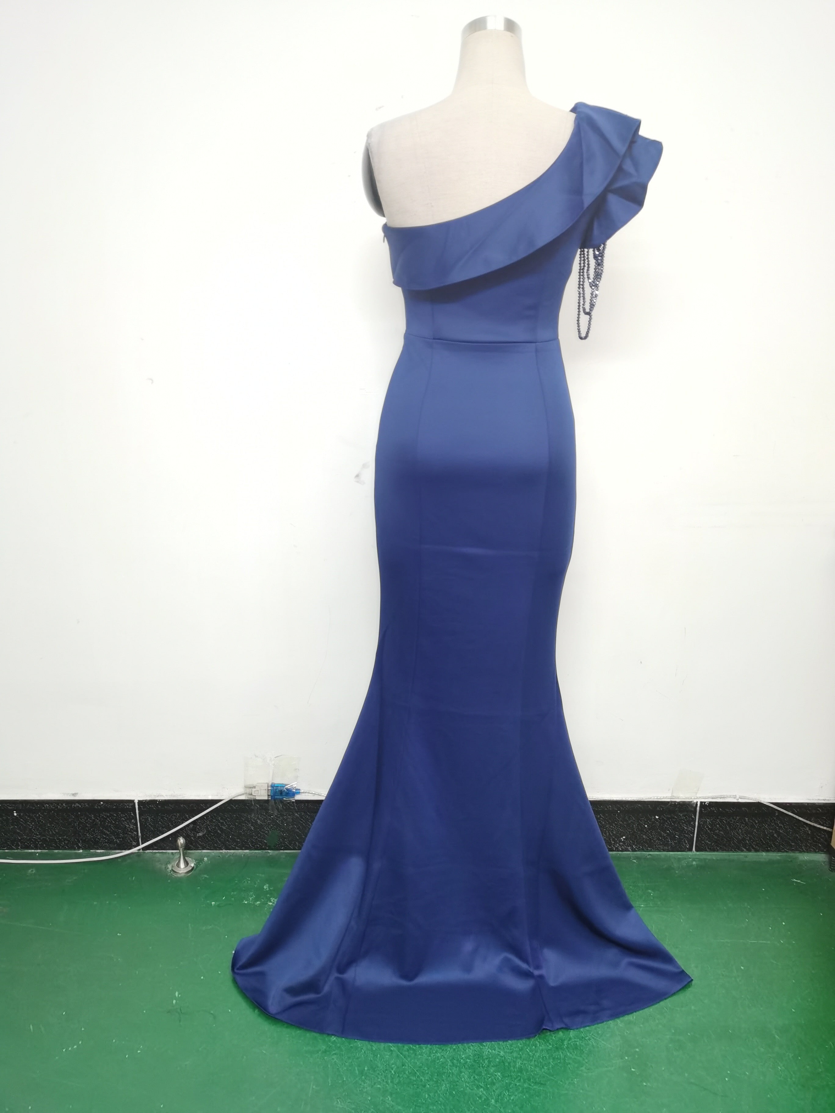 Women Beaded One-shoulder Slash Shoulder Evening Dress 20