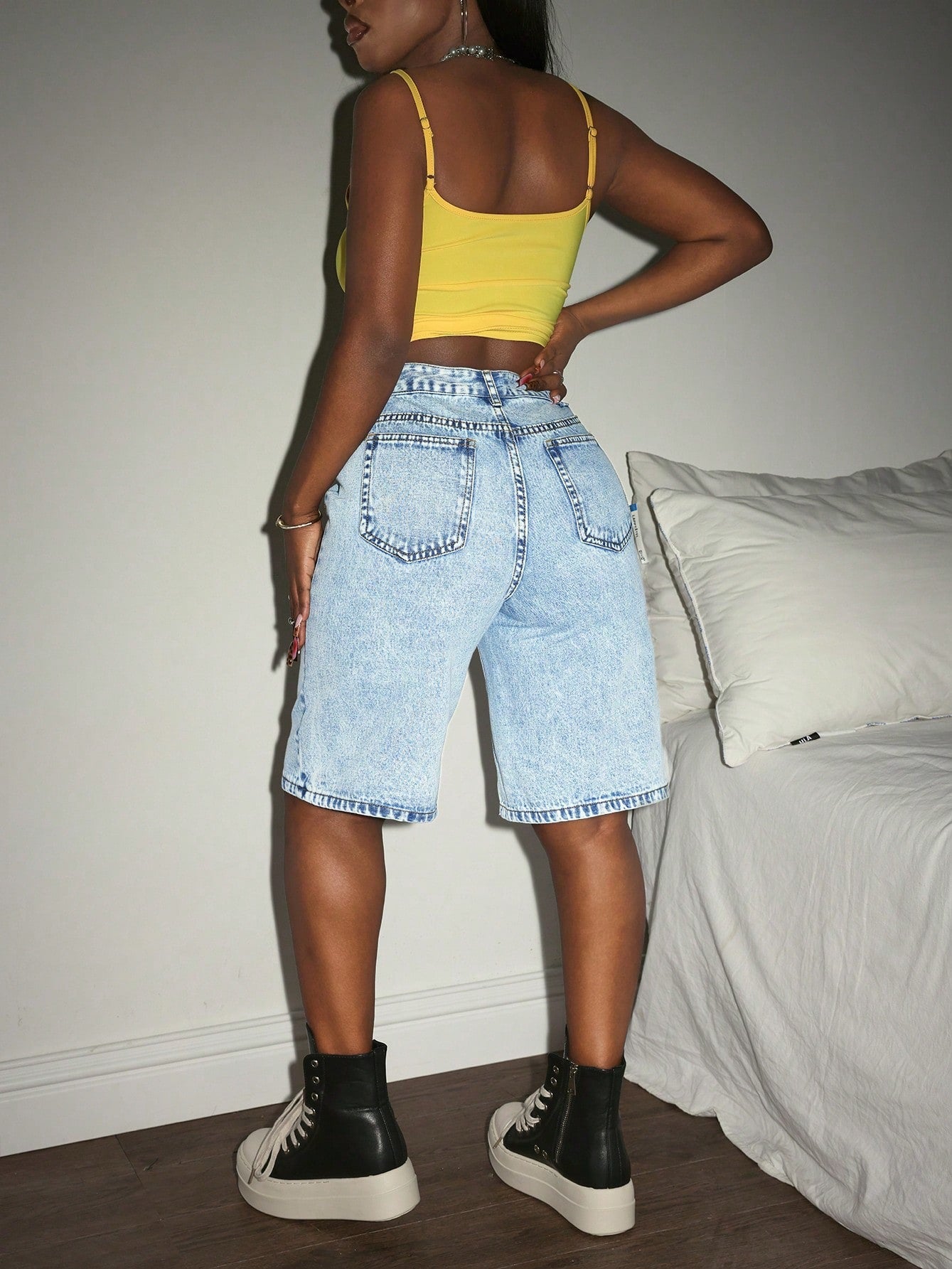 Women Letter Print Cropped Denim Shorts 3